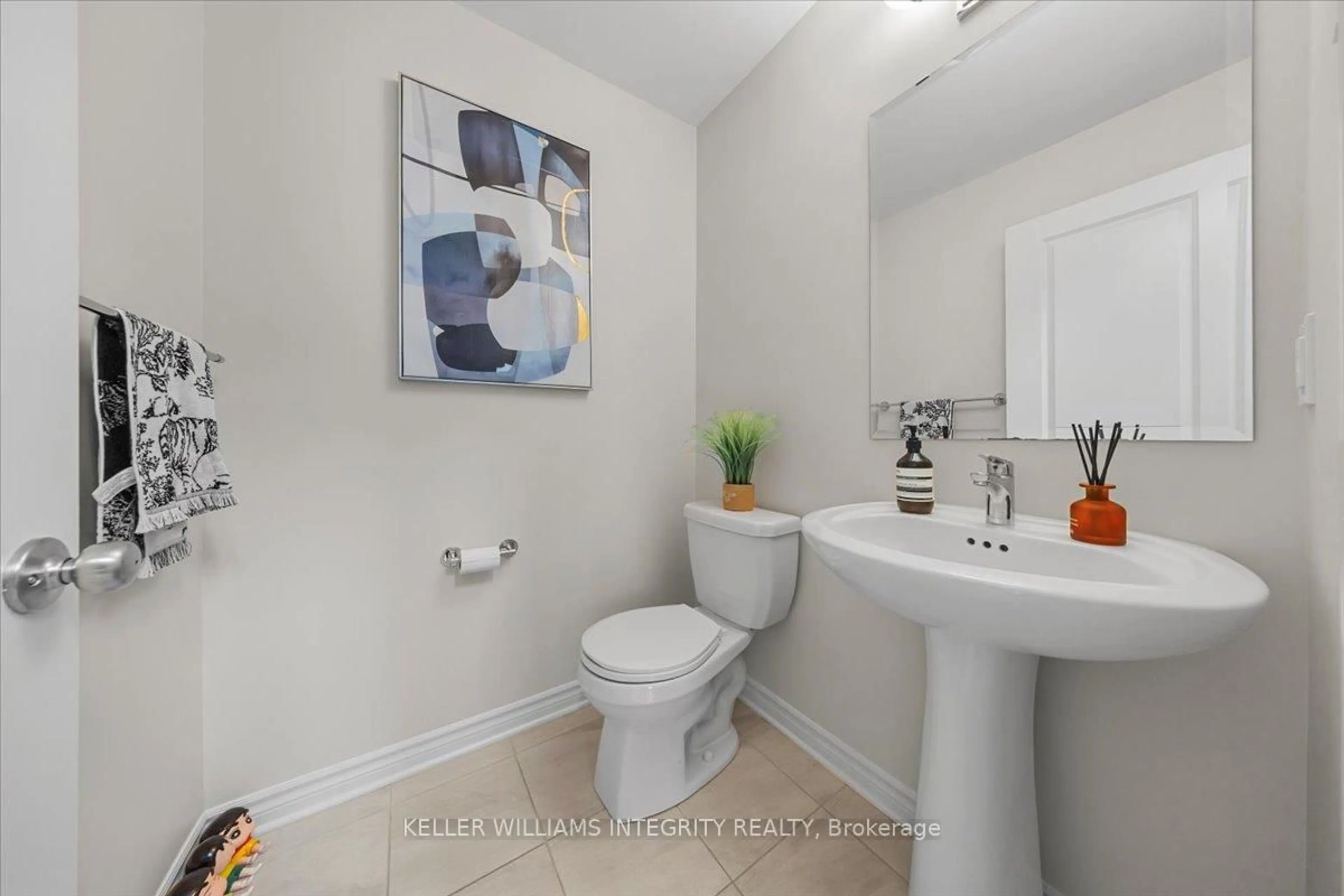 Standard bathroom, ceramic/tile floor for 510 Sonmarg Cres, Barrhaven Ontario K2J 7A6