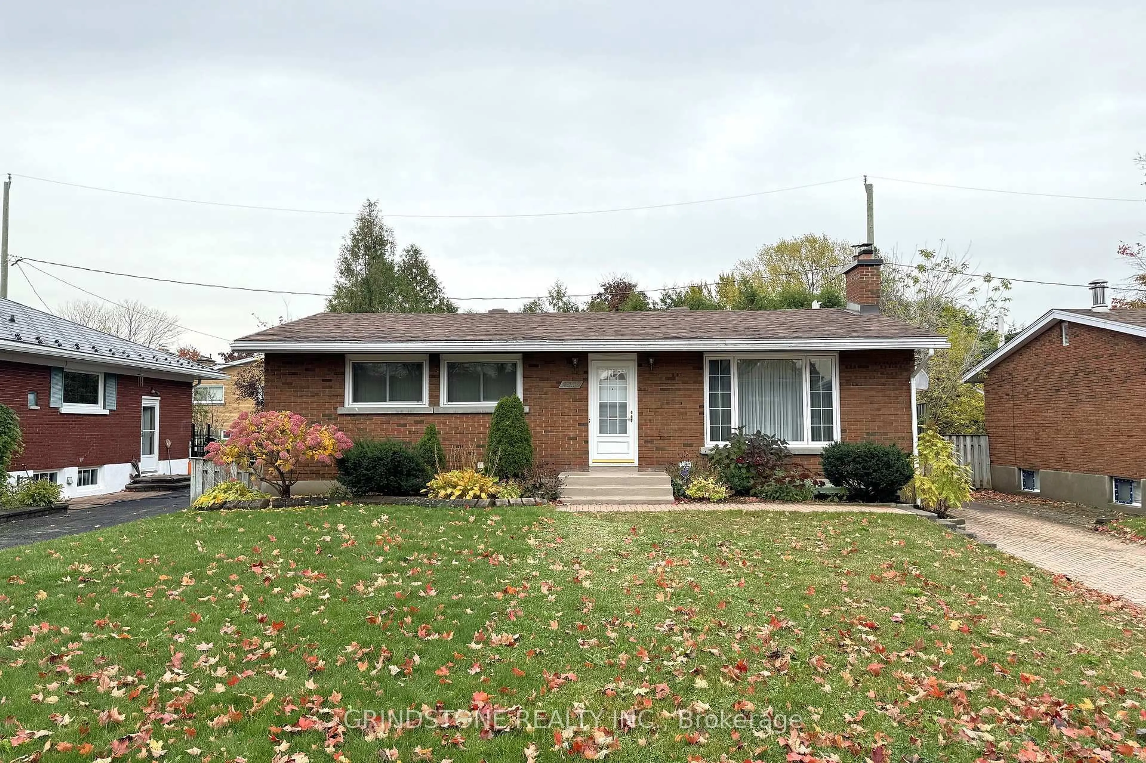 Home with vinyl exterior material, street for 1806 Forman Ave, Belair Park - Copeland Park and Area Ontario K2C 1A8