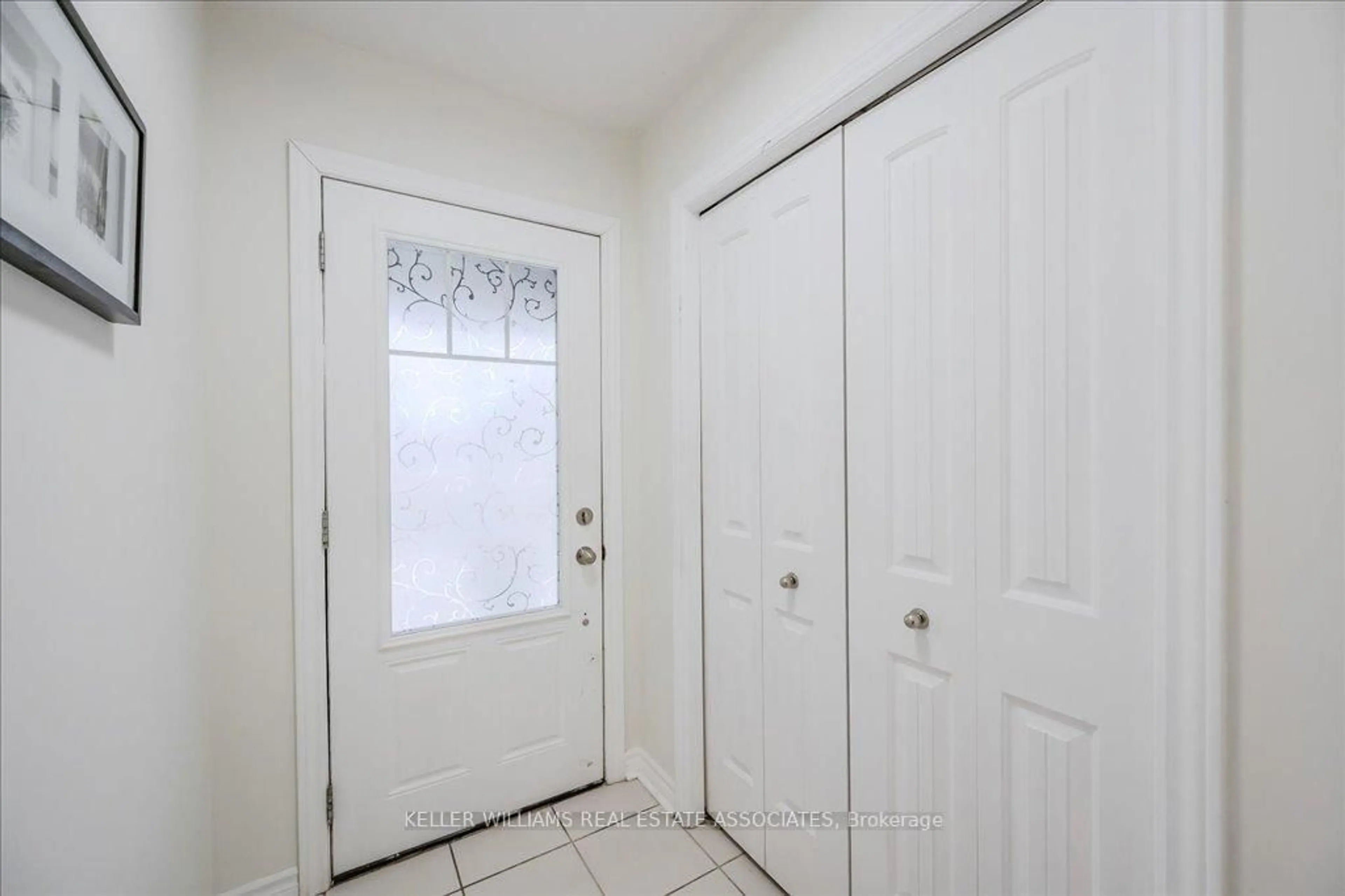 Indoor entryway for 30 Arlington Cres, Guelph Ontario N1L 0K9