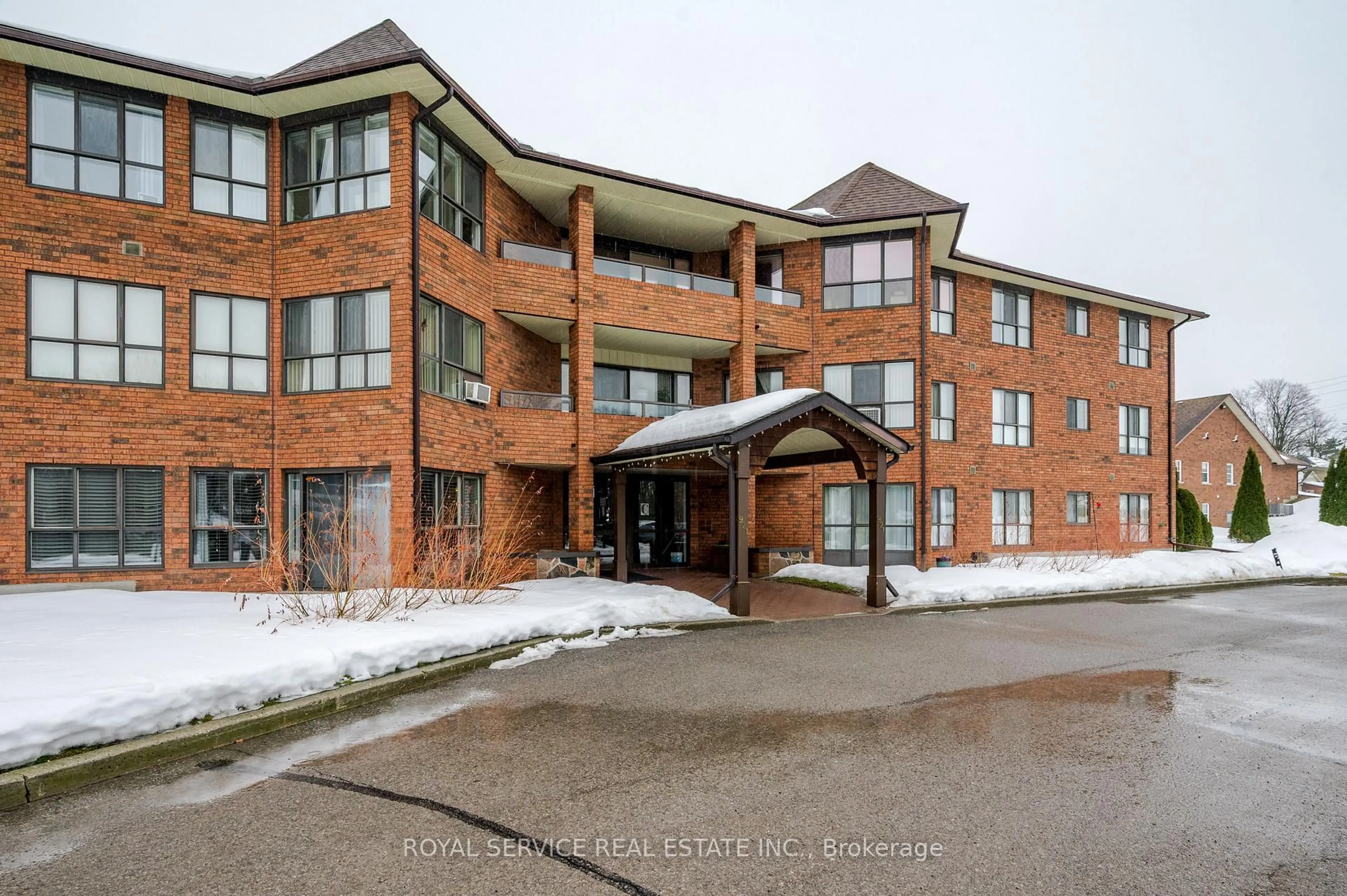 Indoor foyer for 921 Armour Rd #215, Peterborough Ontario K9H 7K5