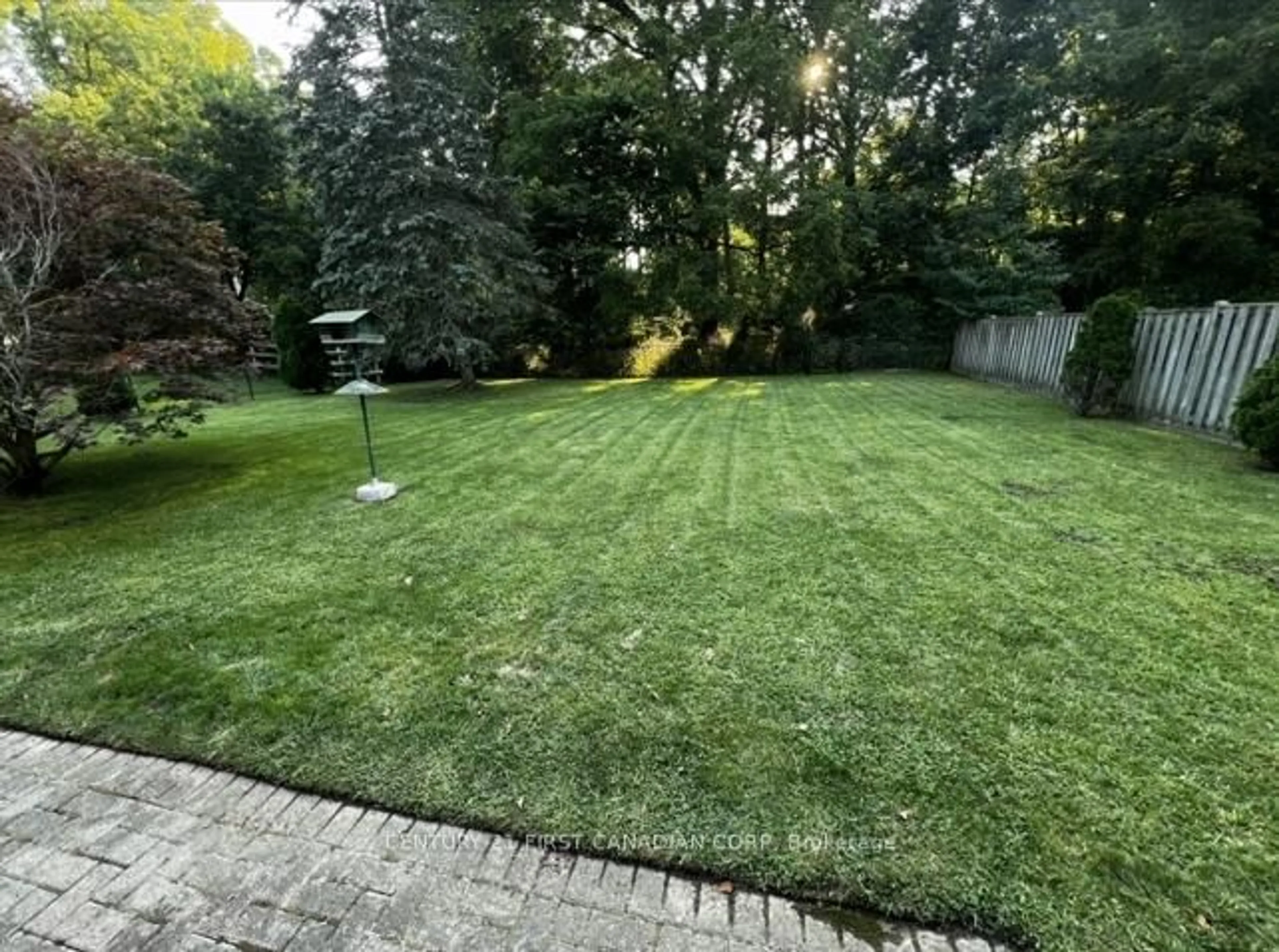 A pic from outside/outdoor area/front of a property/back of a property/a pic from drone, unknown for 212 Timber Dr, London South Ontario N6K 4B6