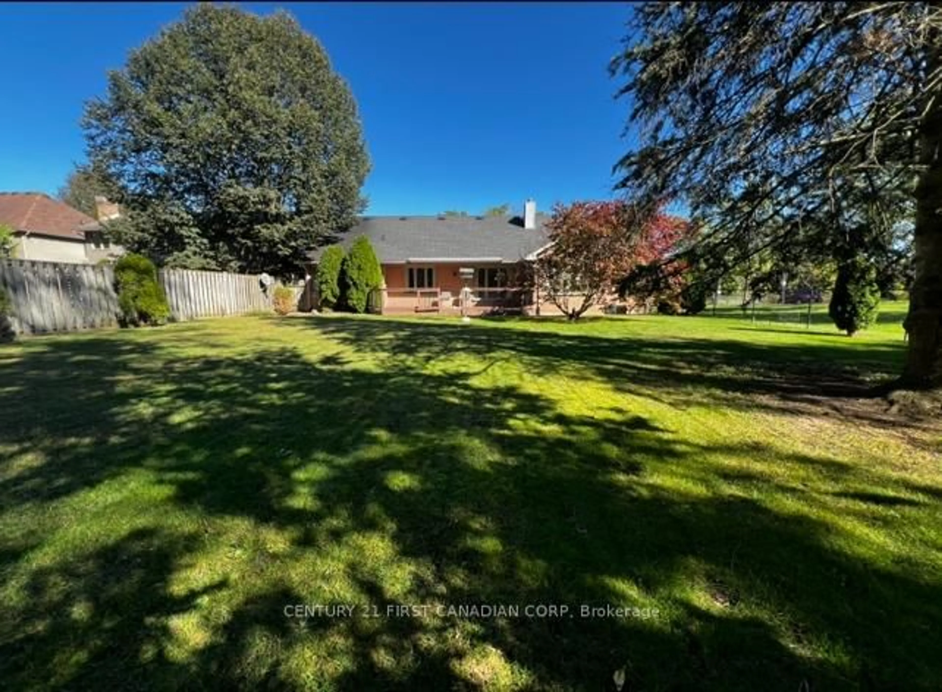 A pic from outside/outdoor area/front of a property/back of a property/a pic from drone, unknown for 212 Timber Dr, London South Ontario N6K 4B6