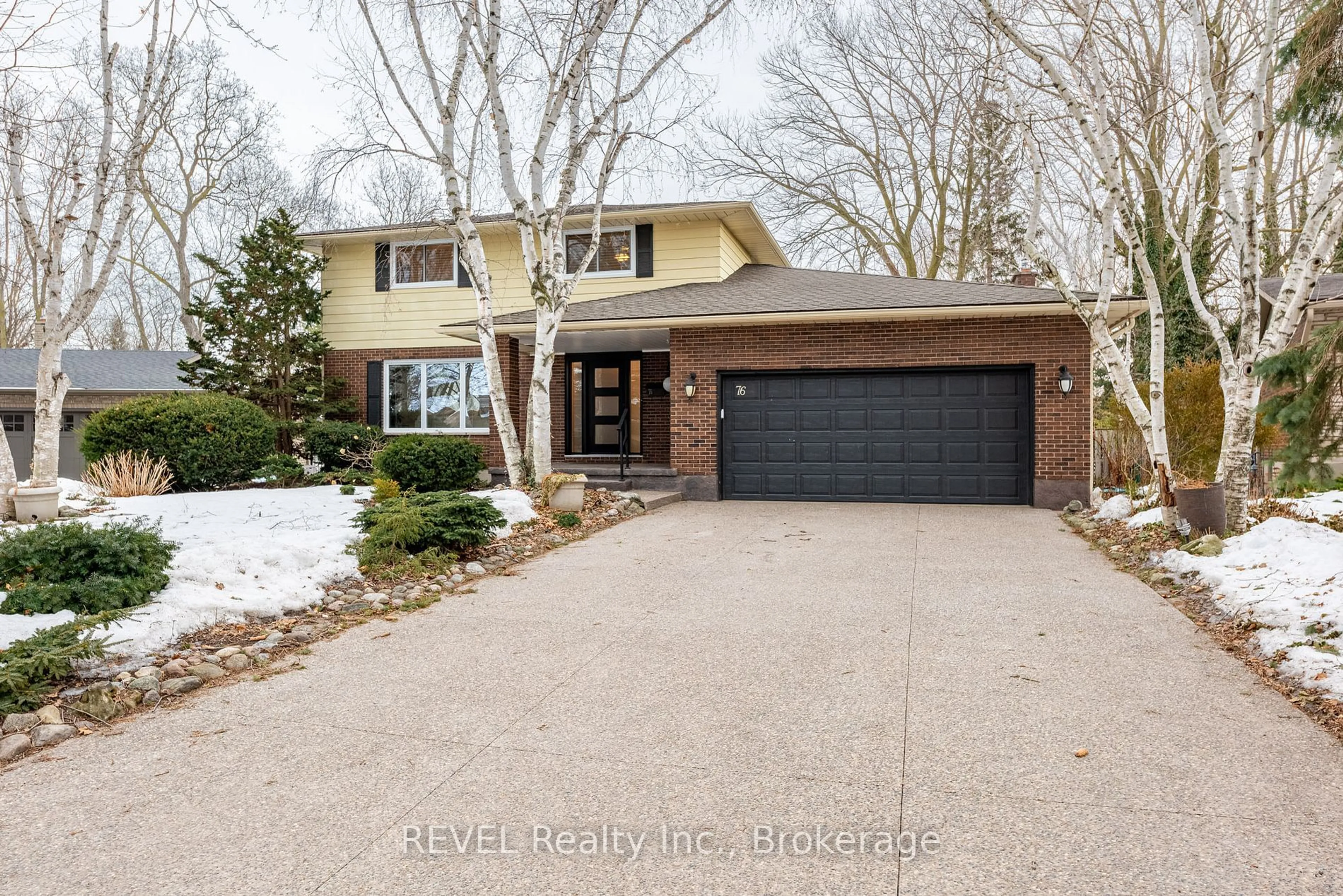 Home with brick exterior material, street for 76 Spring Garden Blvd, St. Catharines Ontario L2N 3R1