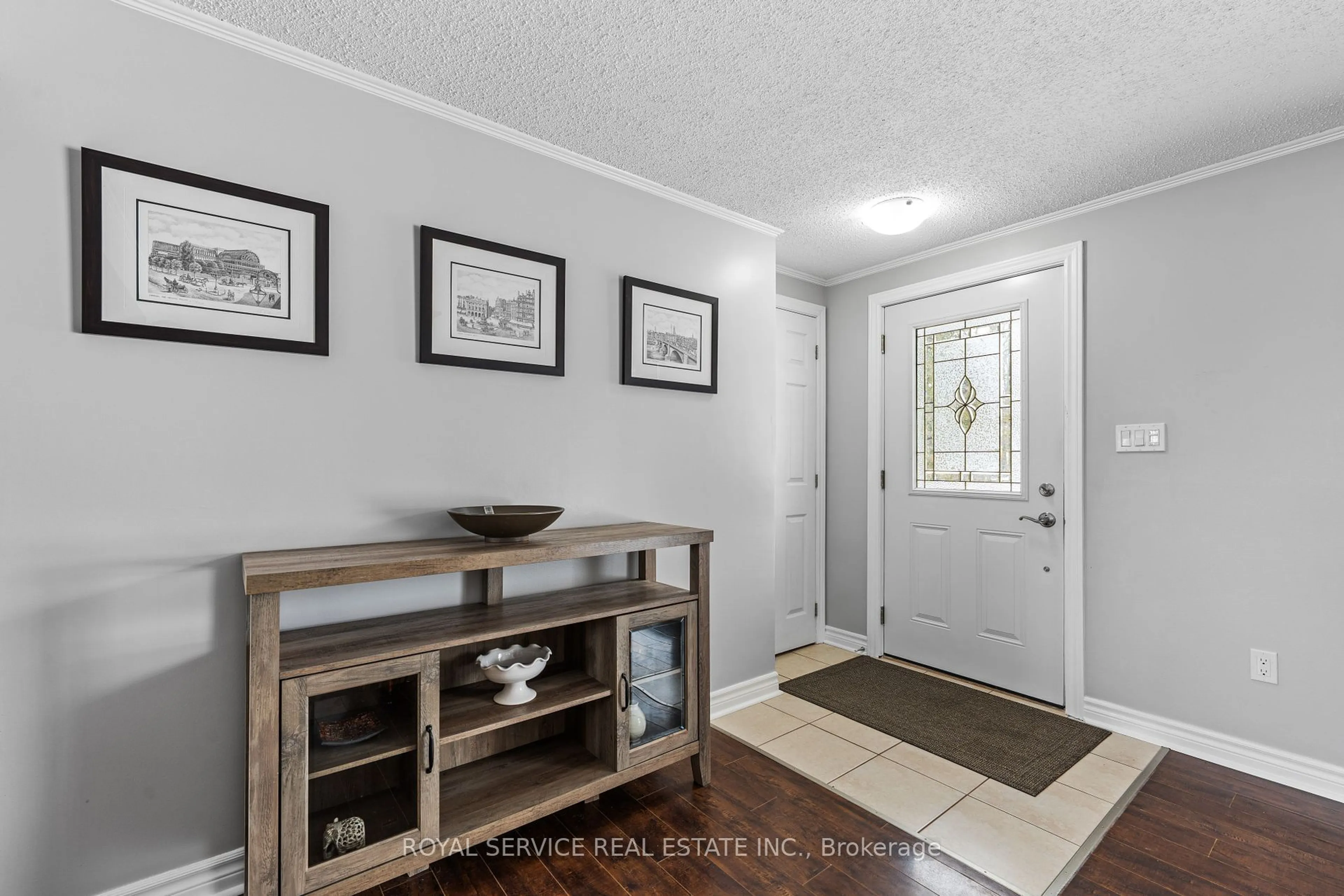 Indoor entryway for 5506 Rice Lake Scenic Dr, Hamilton Township Ontario K0K 2E0