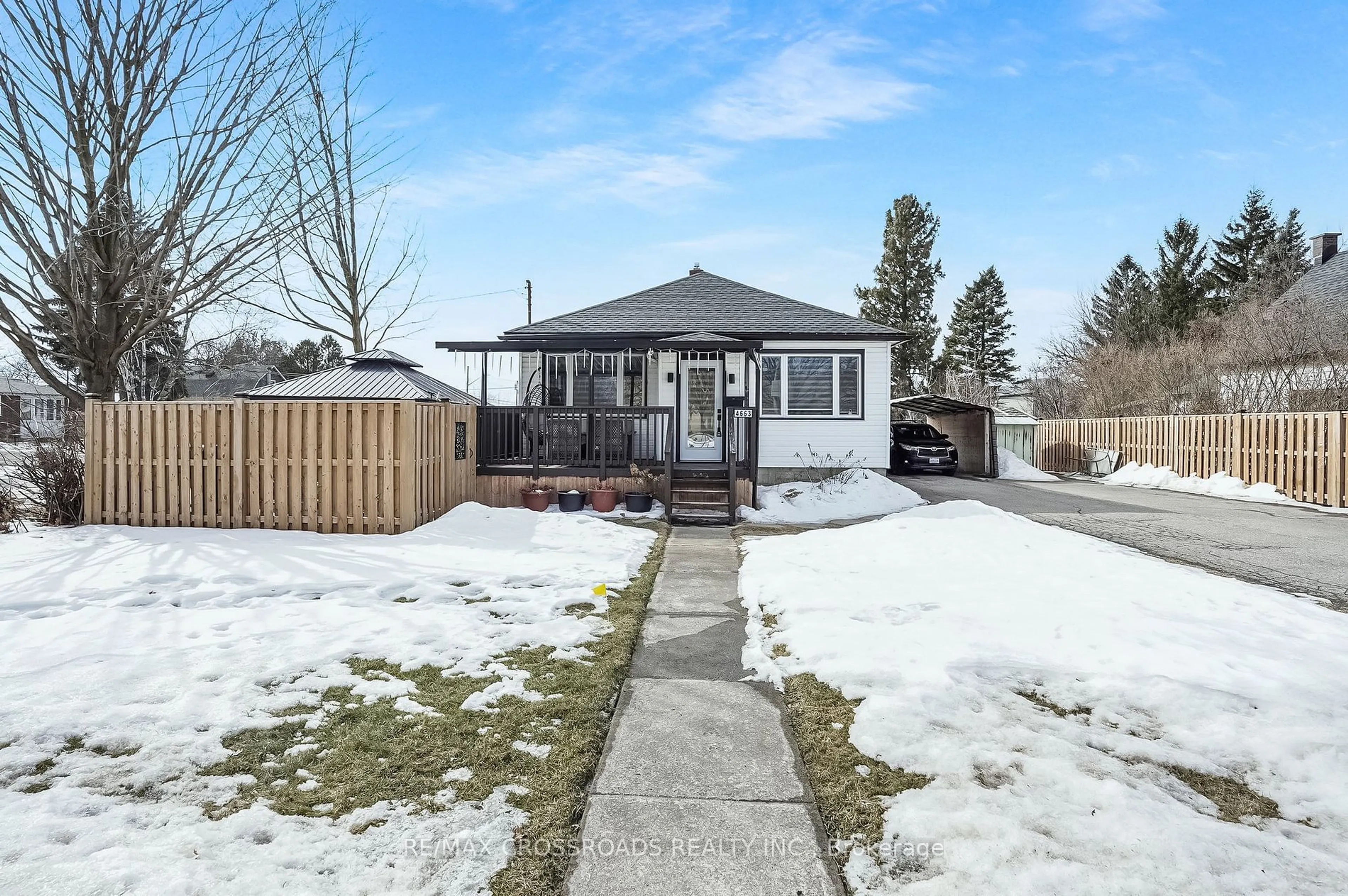 A pic from outside/outdoor area/front of a property/back of a property/a pic from drone, street for 4663 Montrose Rd, Niagara Falls Ontario L2H 1K1