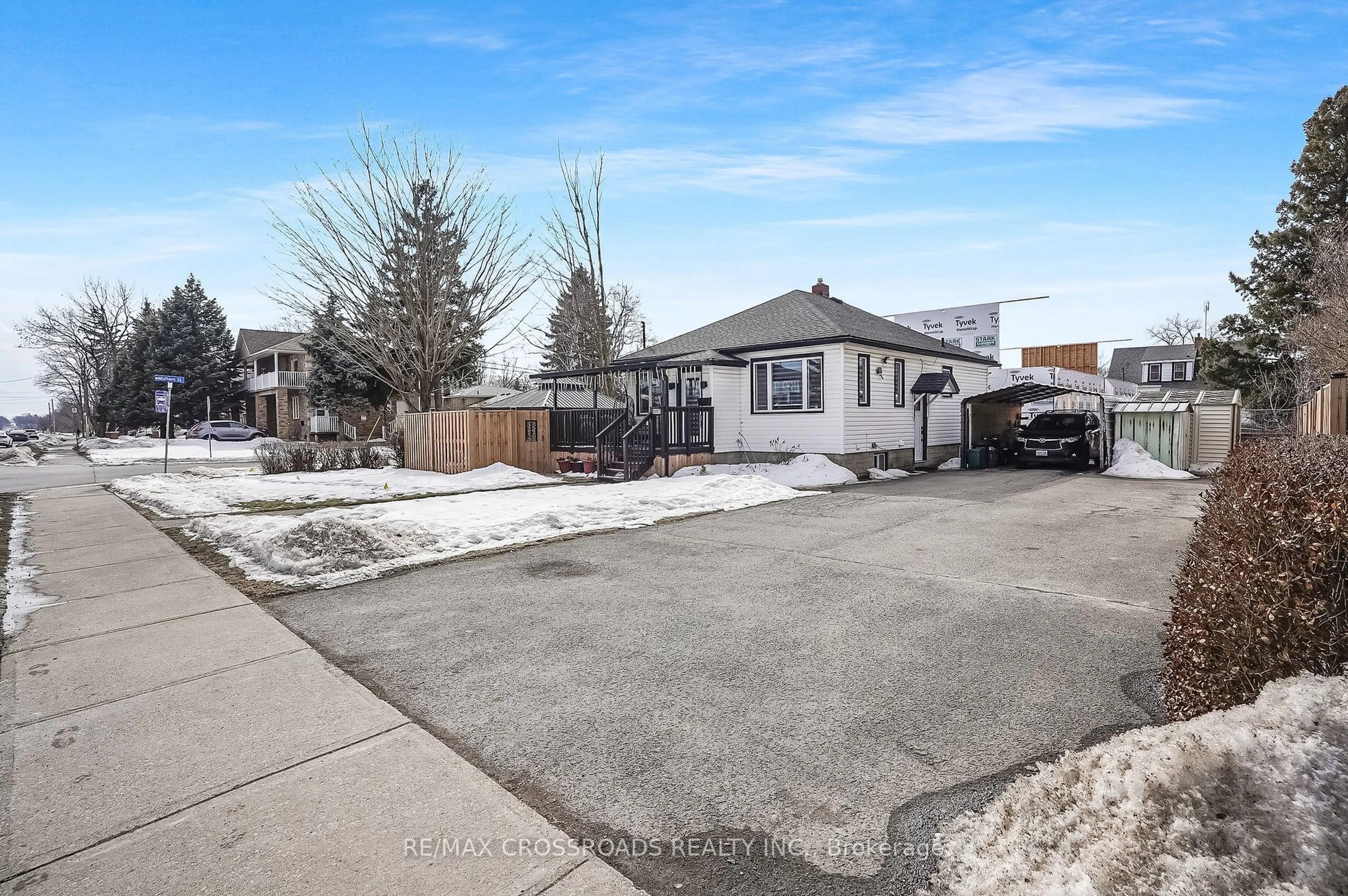 A pic from outside/outdoor area/front of a property/back of a property/a pic from drone, street for 4663 Montrose Rd, Niagara Falls Ontario L2H 1K1