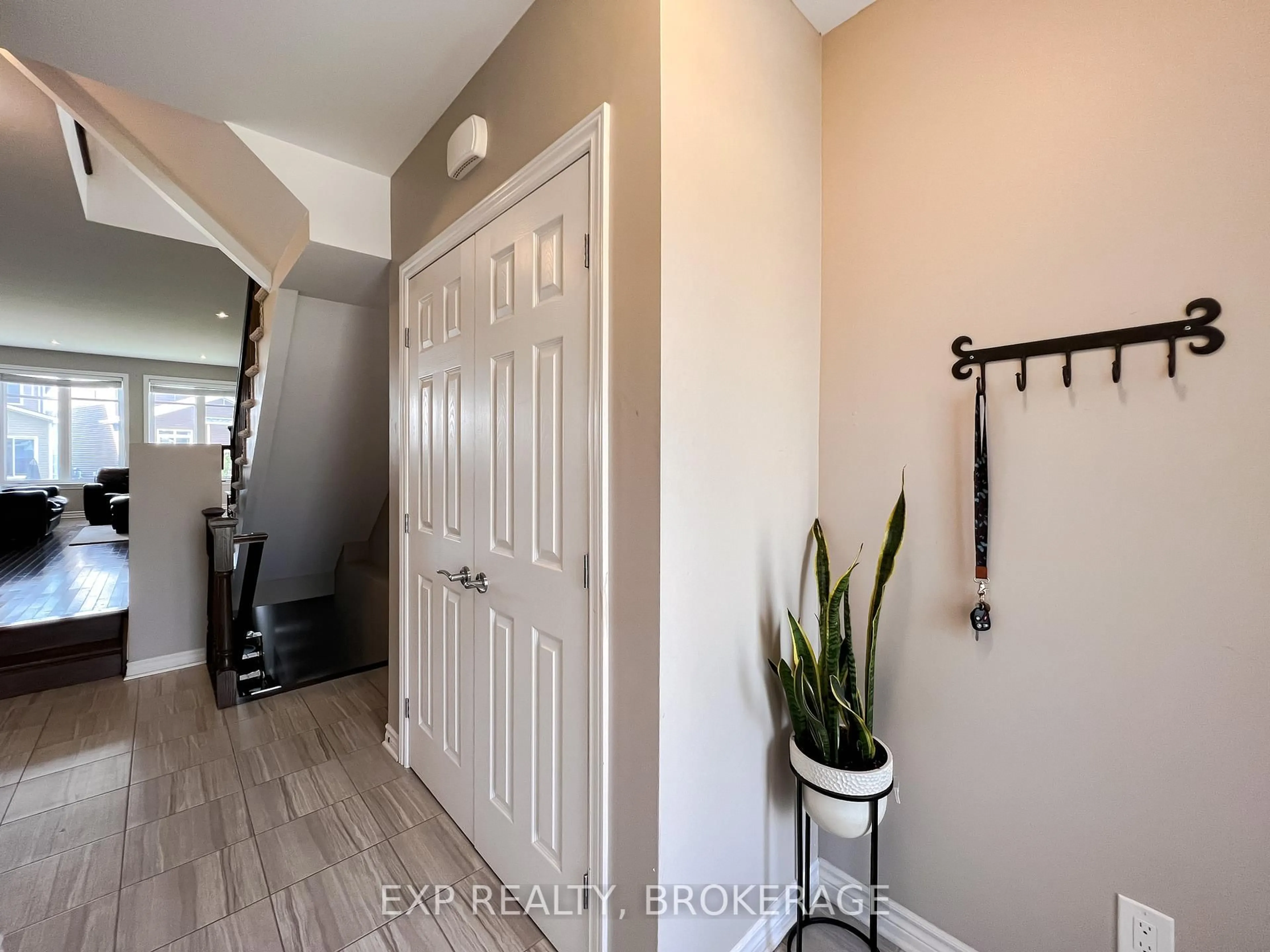 Indoor entryway for 887 RIVERVIEW Way, Kingston Ontario K7K 0J4