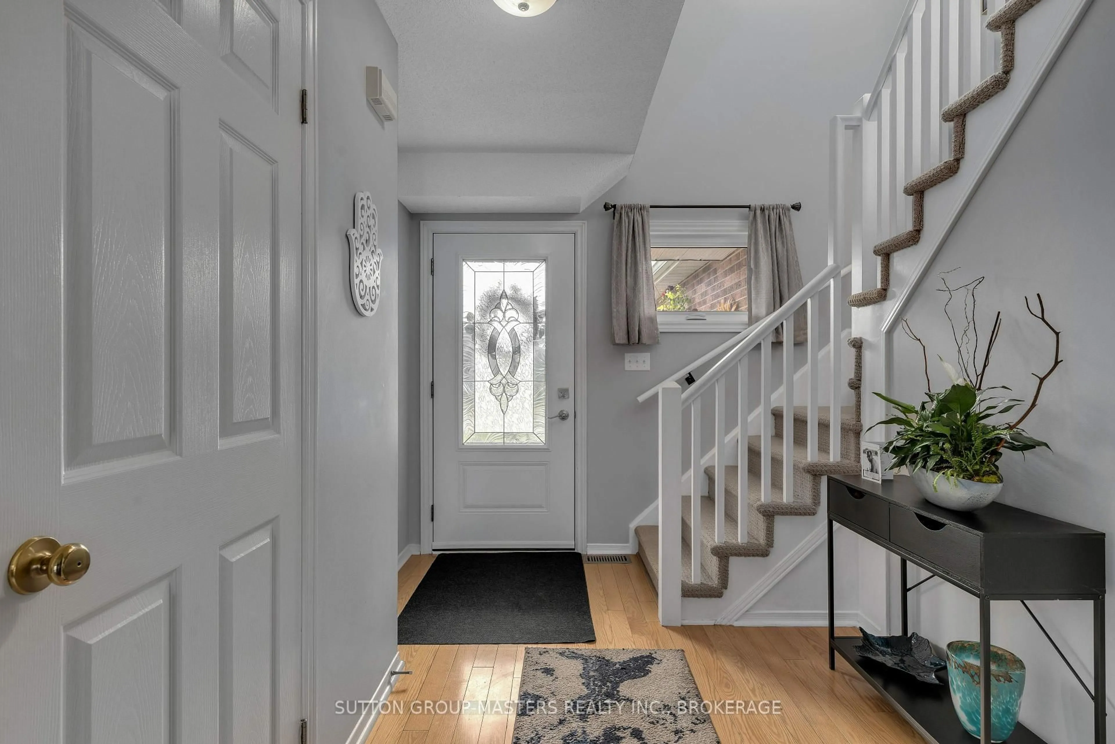 Indoor entryway for 496 Grandtrunk Ave, Kingston Ontario K7M 8P6