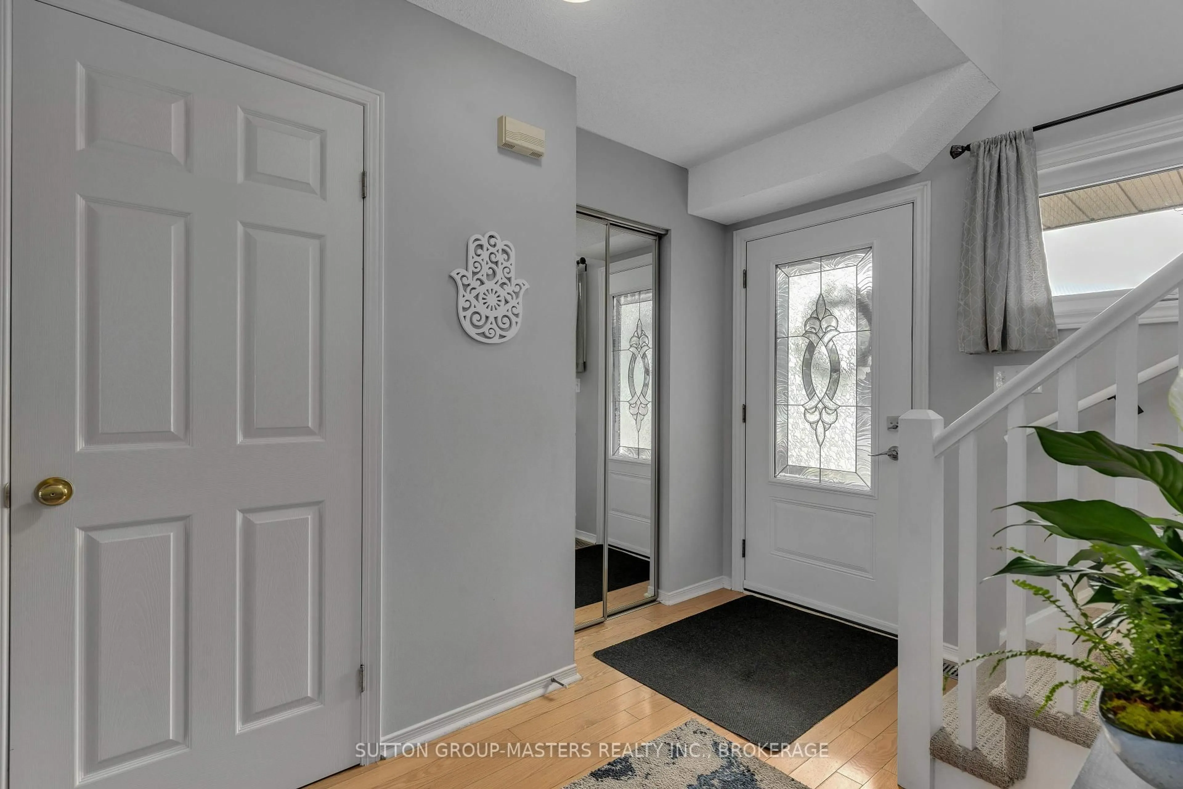 Indoor entryway for 496 Grandtrunk Ave, Kingston Ontario K7M 8P6