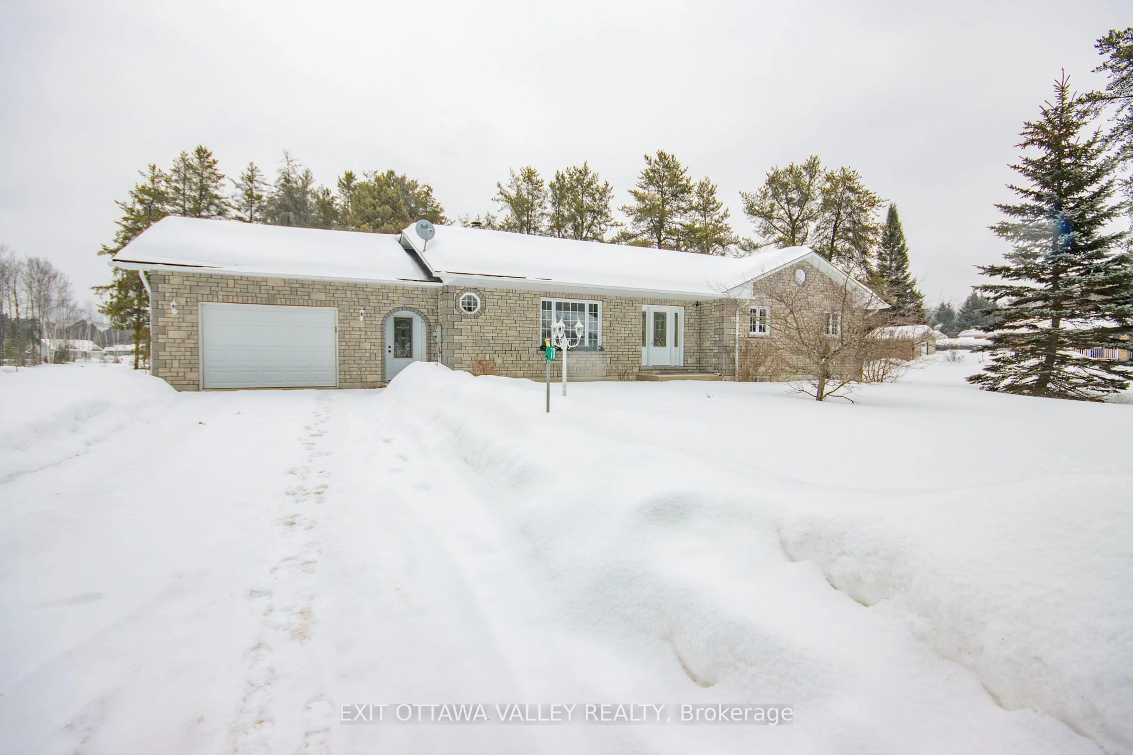 A pic from outside/outdoor area/front of a property/back of a property/a pic from drone, street for 70 Sprucedale Ave, Madawaska Valley Ontario K0J 1B0