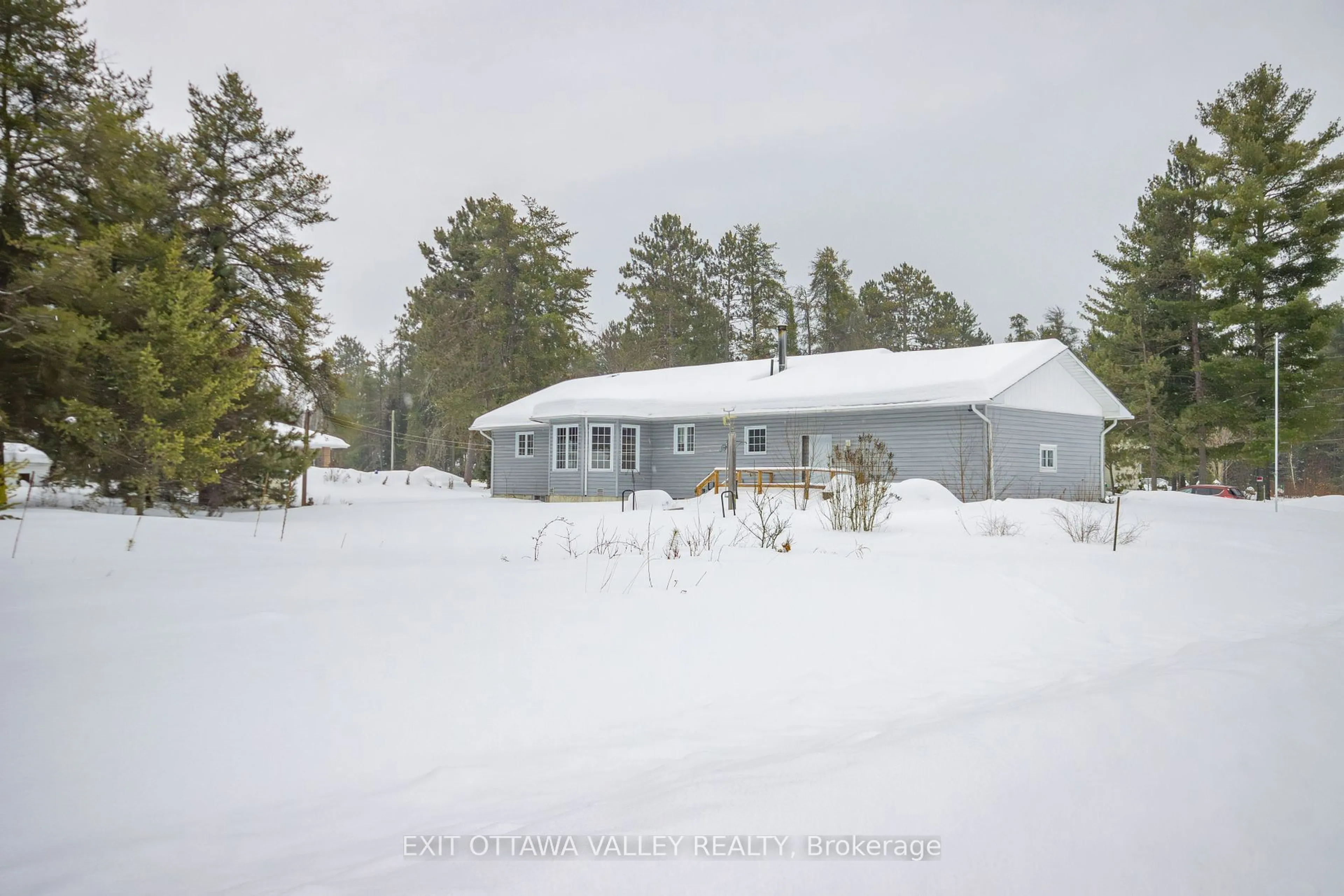 A pic from outside/outdoor area/front of a property/back of a property/a pic from drone, unknown for 70 Sprucedale Ave, Madawaska Valley Ontario K0J 1B0