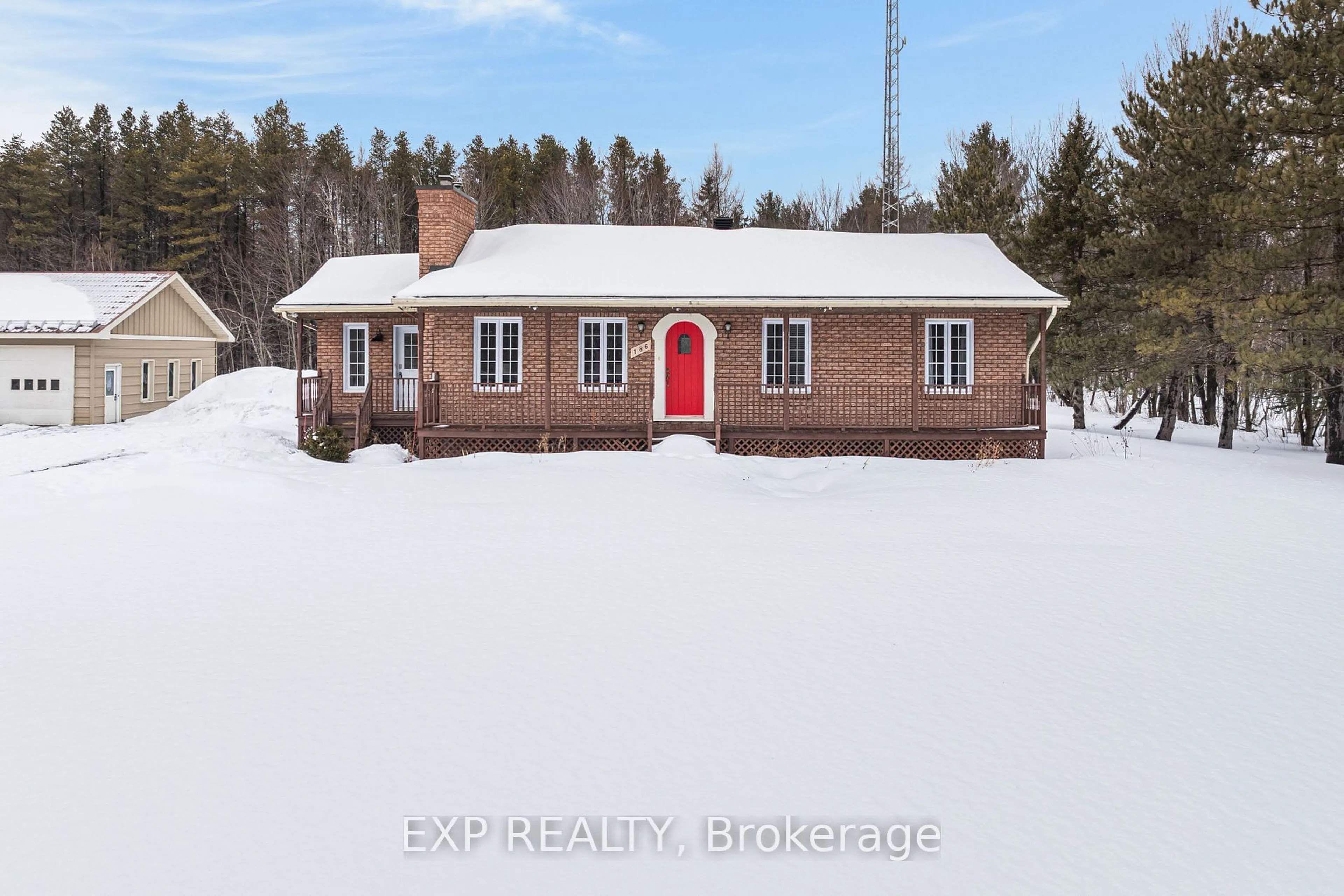 A pic from outside/outdoor area/front of a property/back of a property/a pic from drone, building for 186 200 Rte, The Nation Ontario K0A 1M0