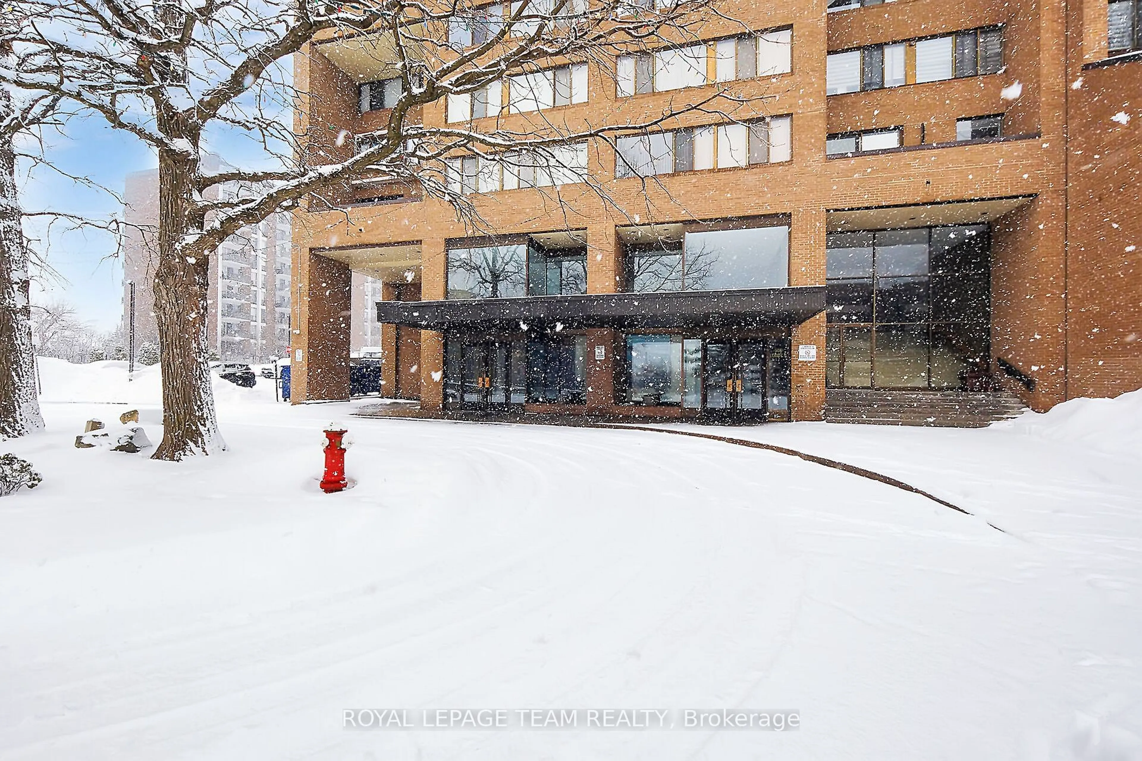 Indoor foyer for 505 St Laurent Blvd #1501, Manor Park - Cardinal Glen and Area Ontario K1K 3X4