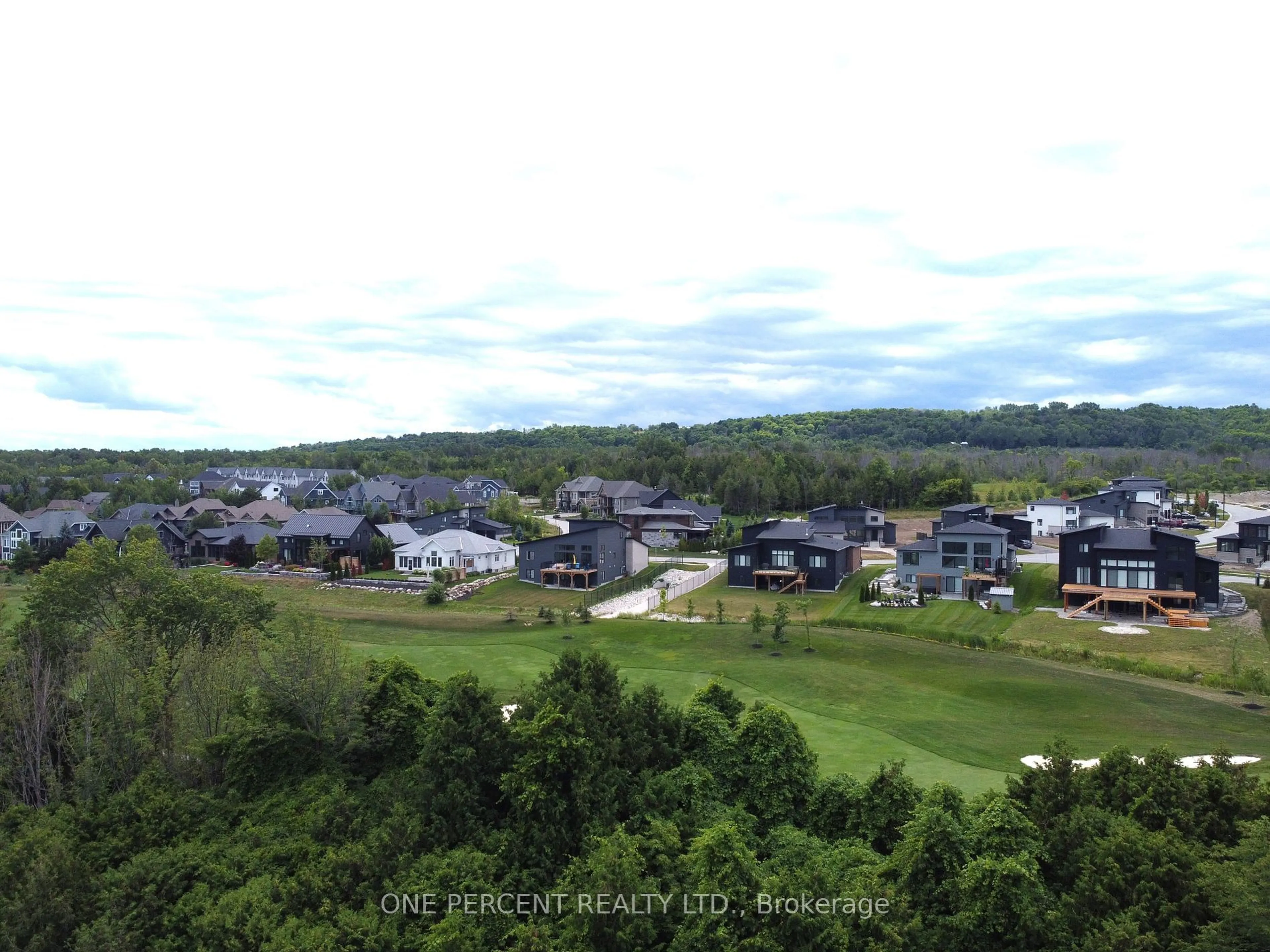 A pic from outside/outdoor area/front of a property/back of a property/a pic from drone, mountain view for 122 Beacon Dr, Blue Mountains Ontario N0H 2P0