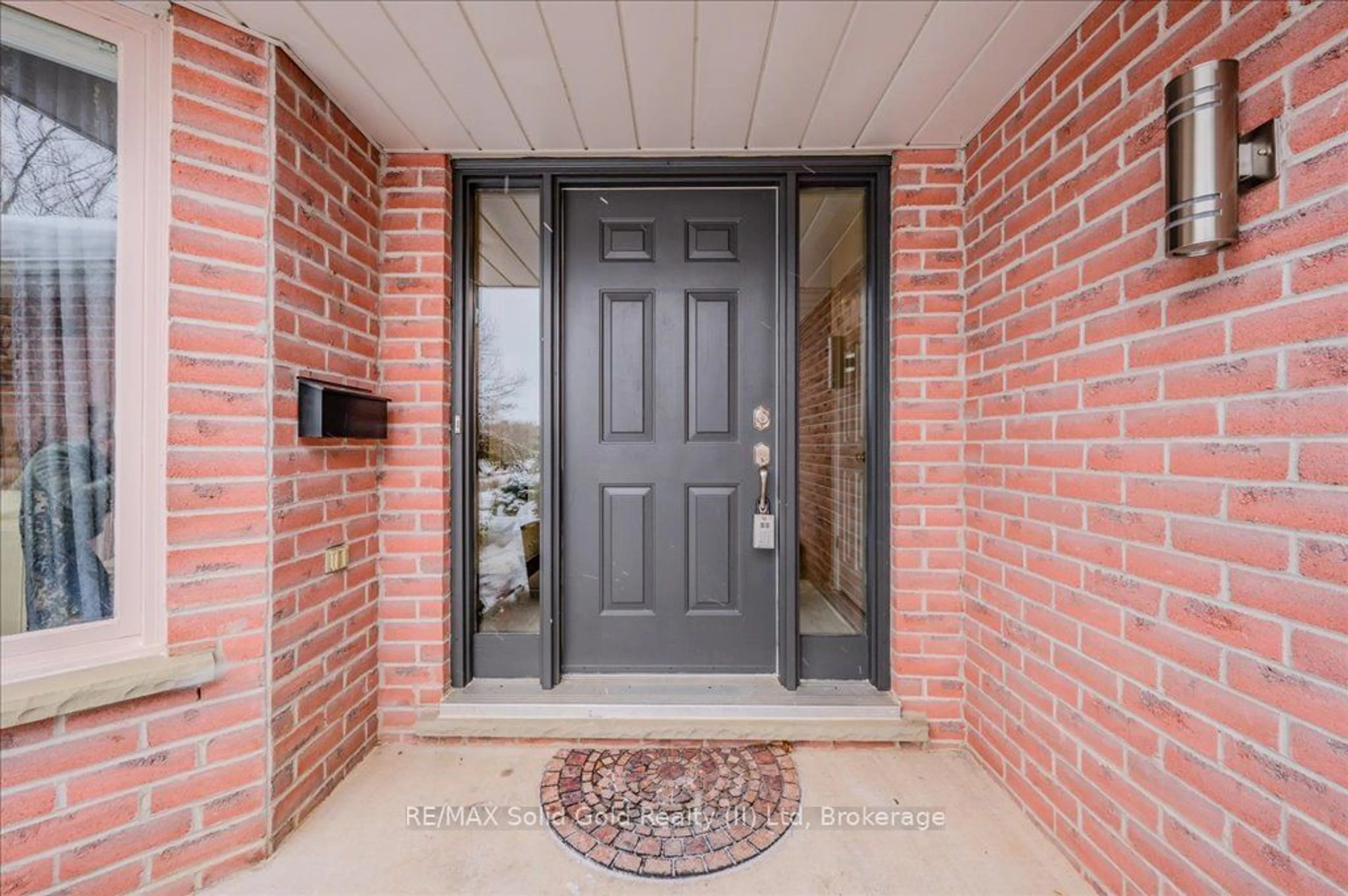 Indoor entryway for 15 Trelawney St, Kitchener Ontario N2N 3A8