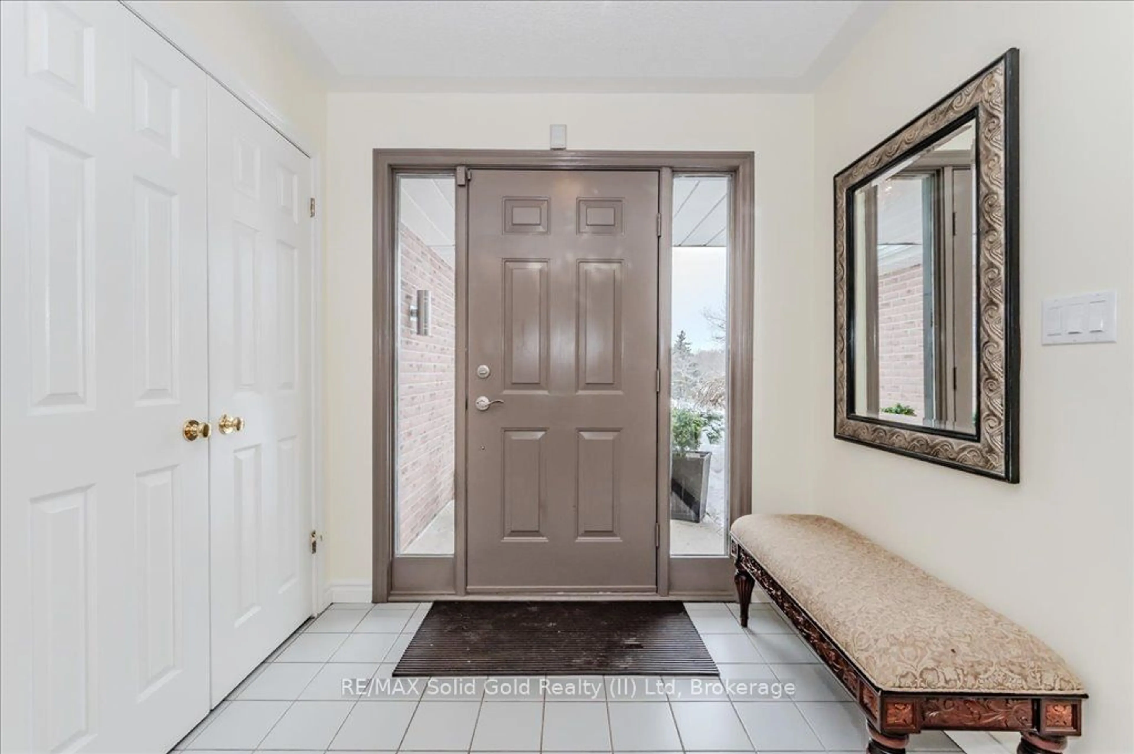 Indoor entryway for 15 Trelawney St, Kitchener Ontario N2N 3A8