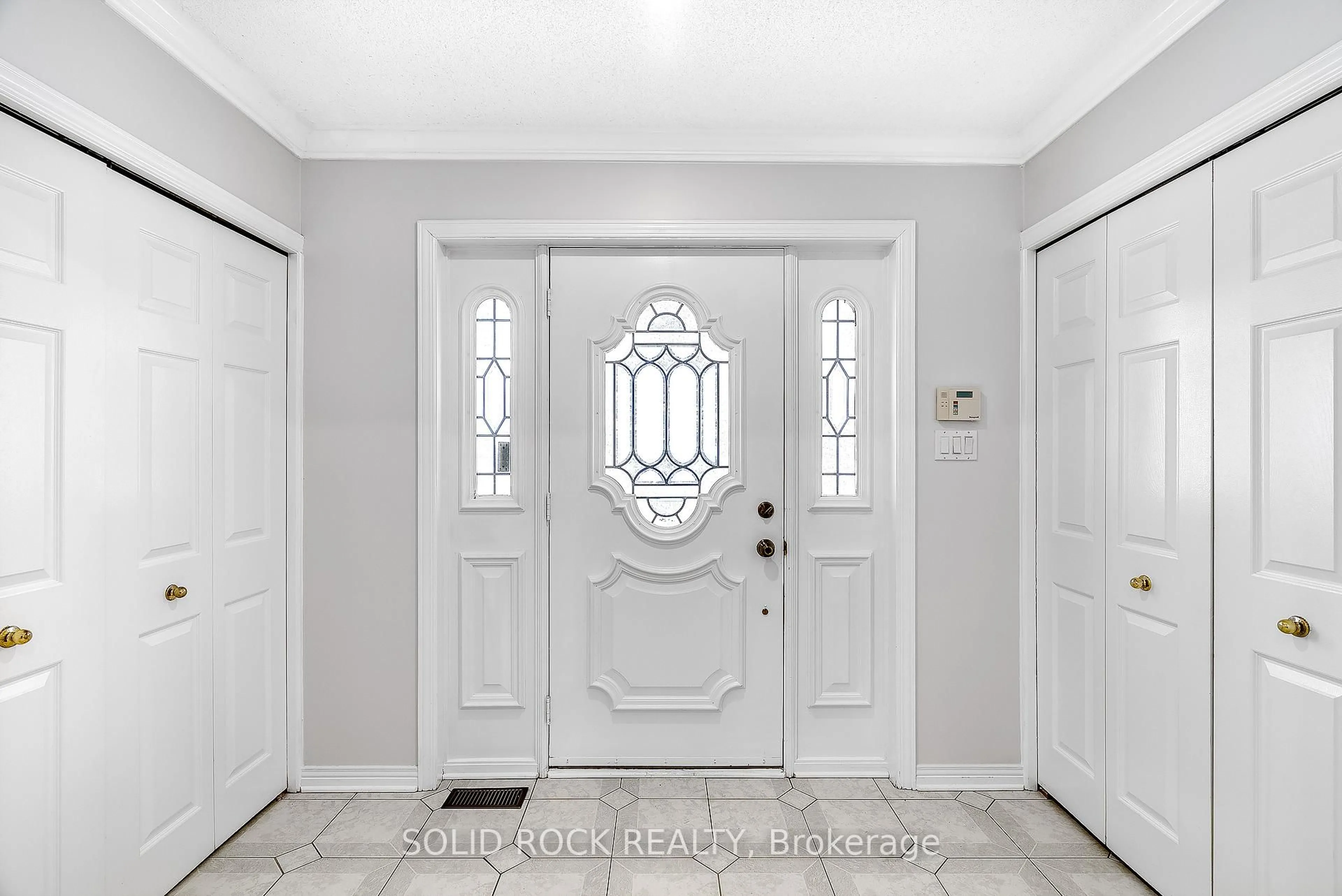 Indoor entryway for 42 Marchbrook Circ, Kanata Ontario K2W 1A1