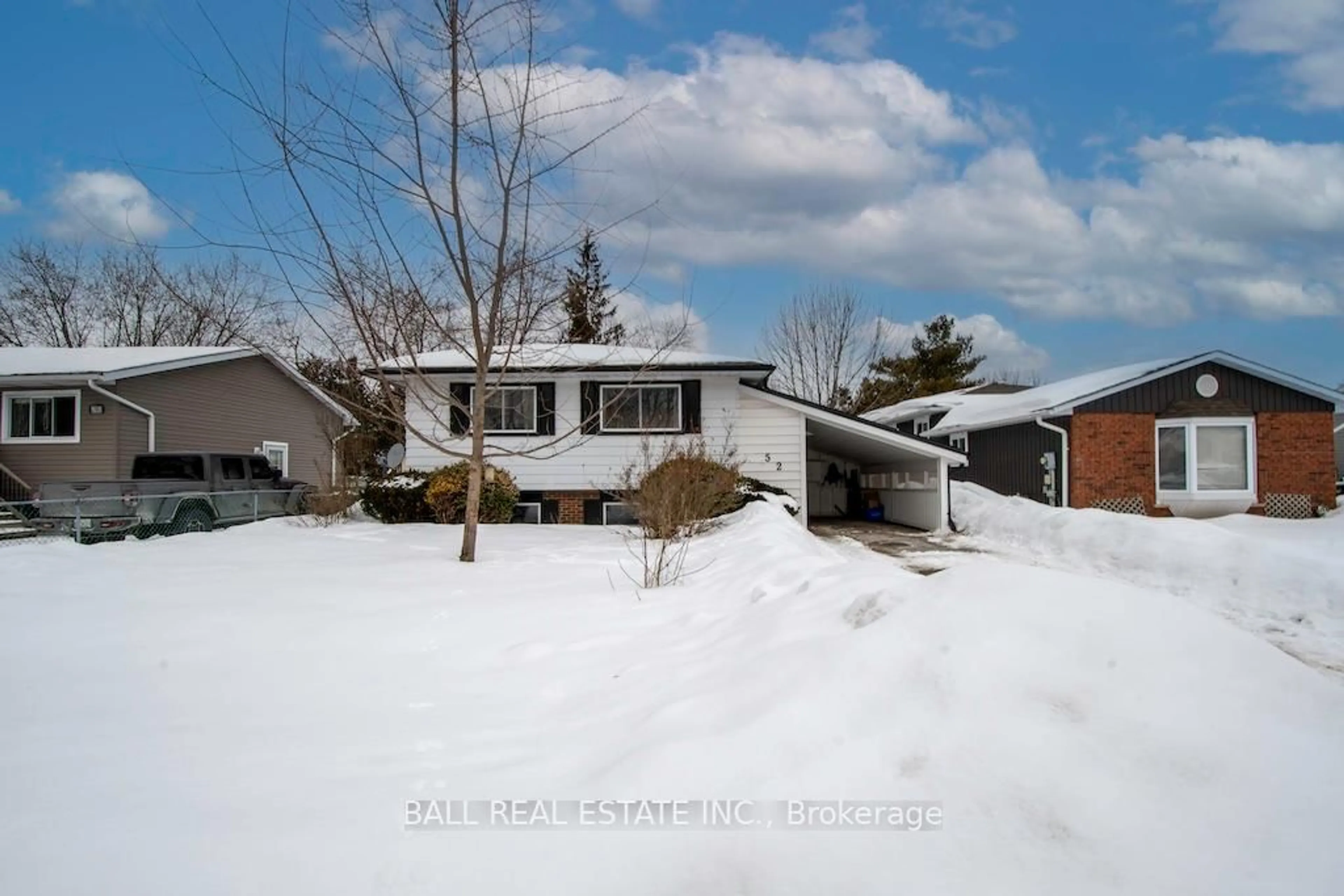 A pic from outside/outdoor area/front of a property/back of a property/a pic from drone, street for 52 Coyle Cres, Smith-Ennismore-Lakefield Ontario K0L 2H0