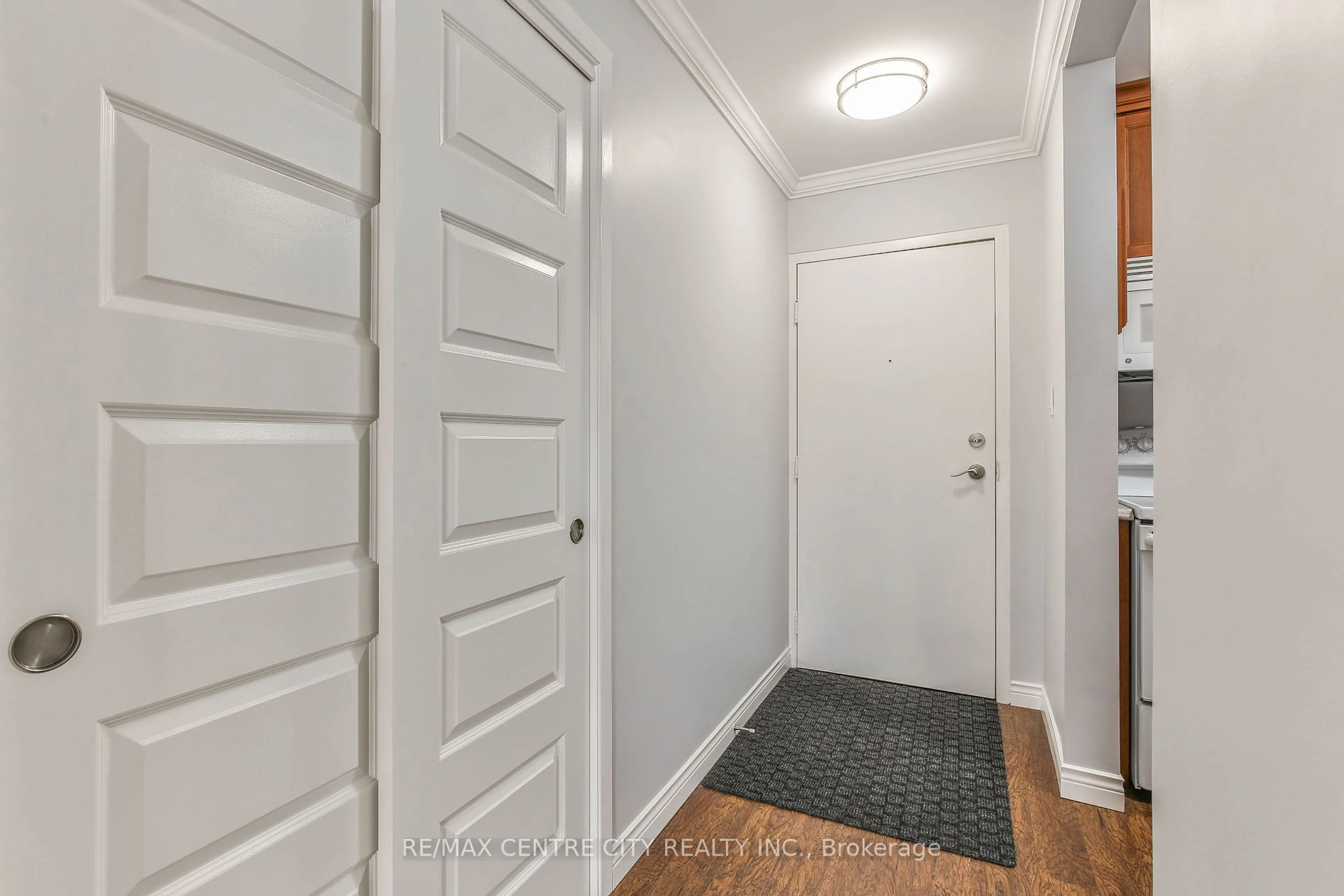 Indoor entryway for 91 SPRUCE St #109, Aylmer Ontario N5H 1B4