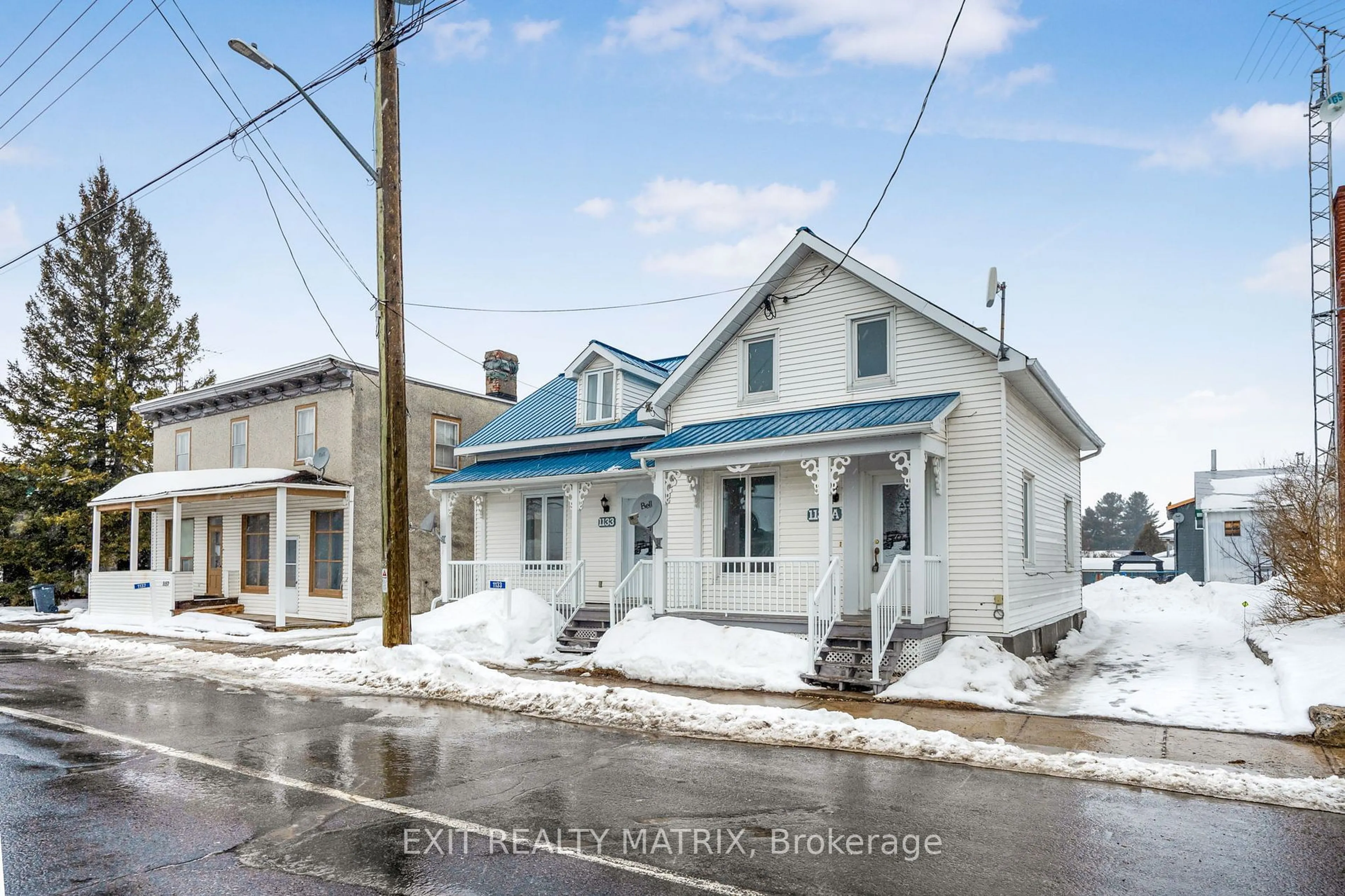 A pic from outside/outdoor area/front of a property/back of a property/a pic from drone, street for 1133 Labrosse St, East Hawkesbury Ontario K0B 1P0