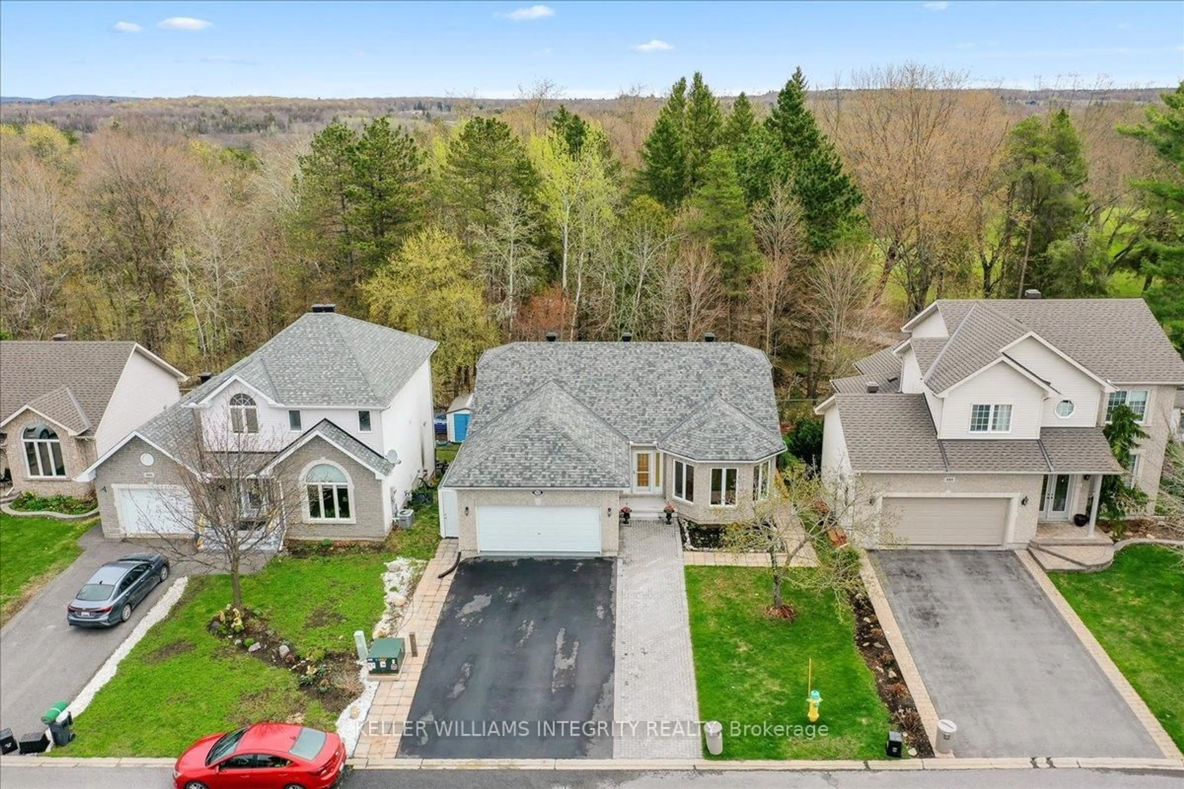 A pic from outside/outdoor area/front of a property/back of a property/a pic from drone, street for 515 POTVIN Ave, Clarence-Rockland Ontario K4K 1R5