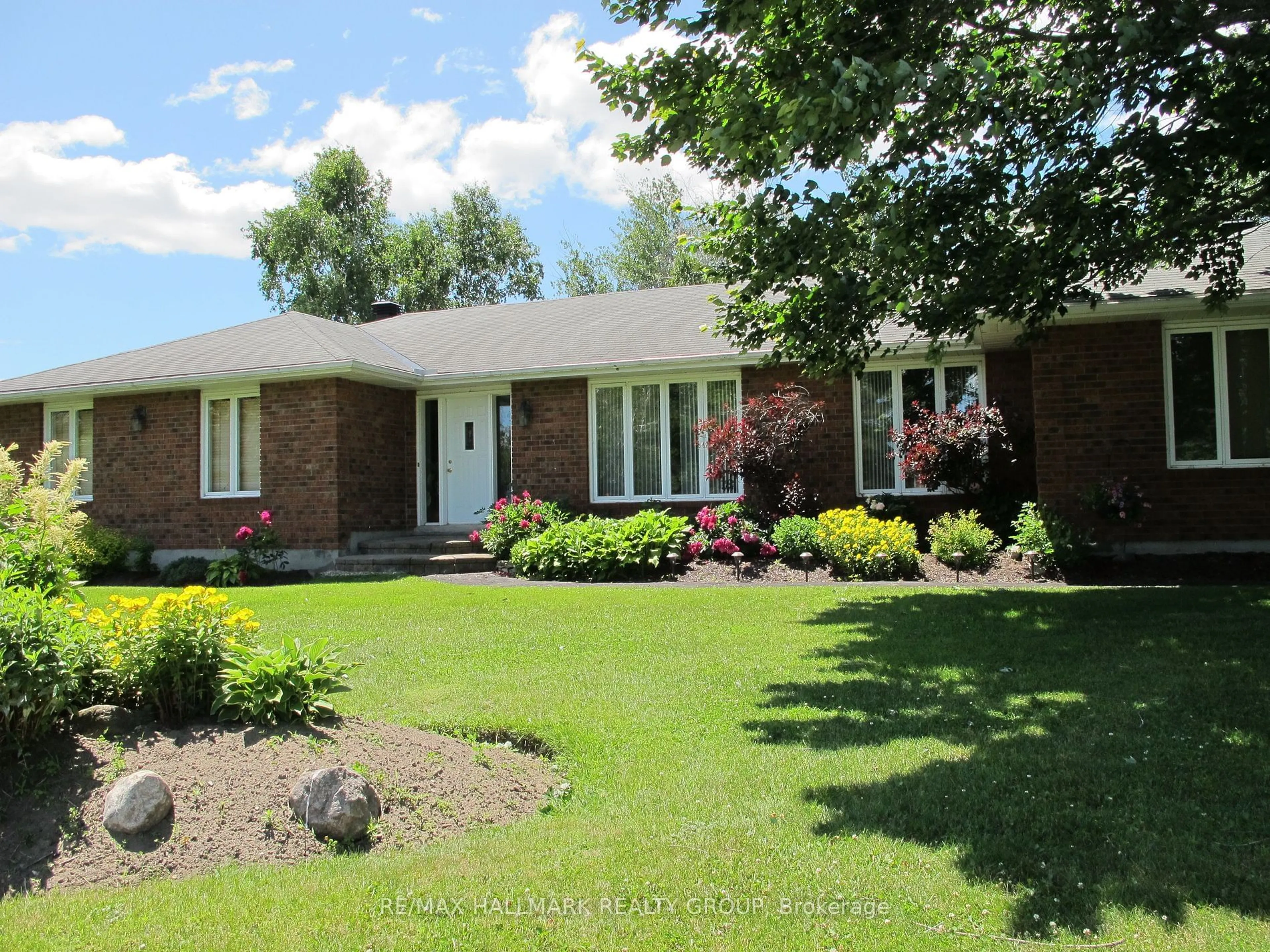 Home with brick exterior material, street for 1960 Horizon Dr, Orleans - Cumberland and Area Ontario K0A 3H0