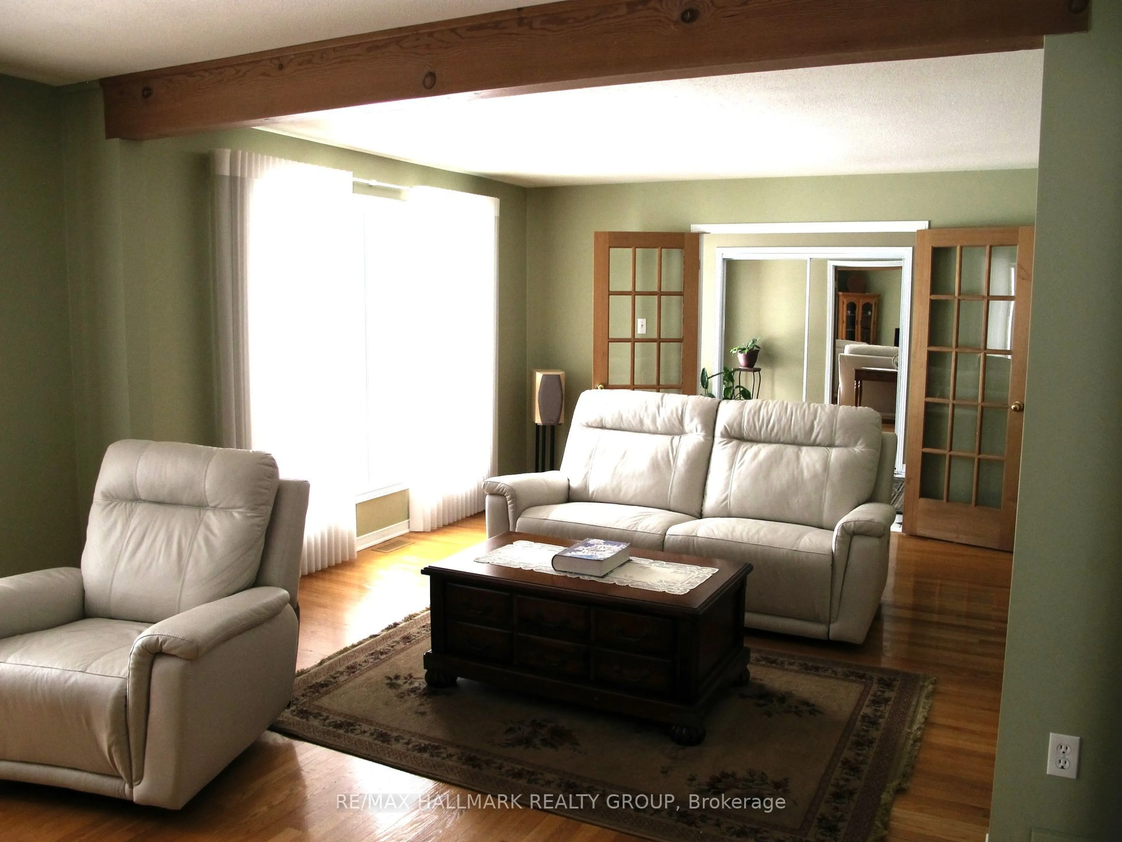 Living room with furniture, unknown for 1960 Horizon Dr, Orleans - Cumberland and Area Ontario K0A 3H0