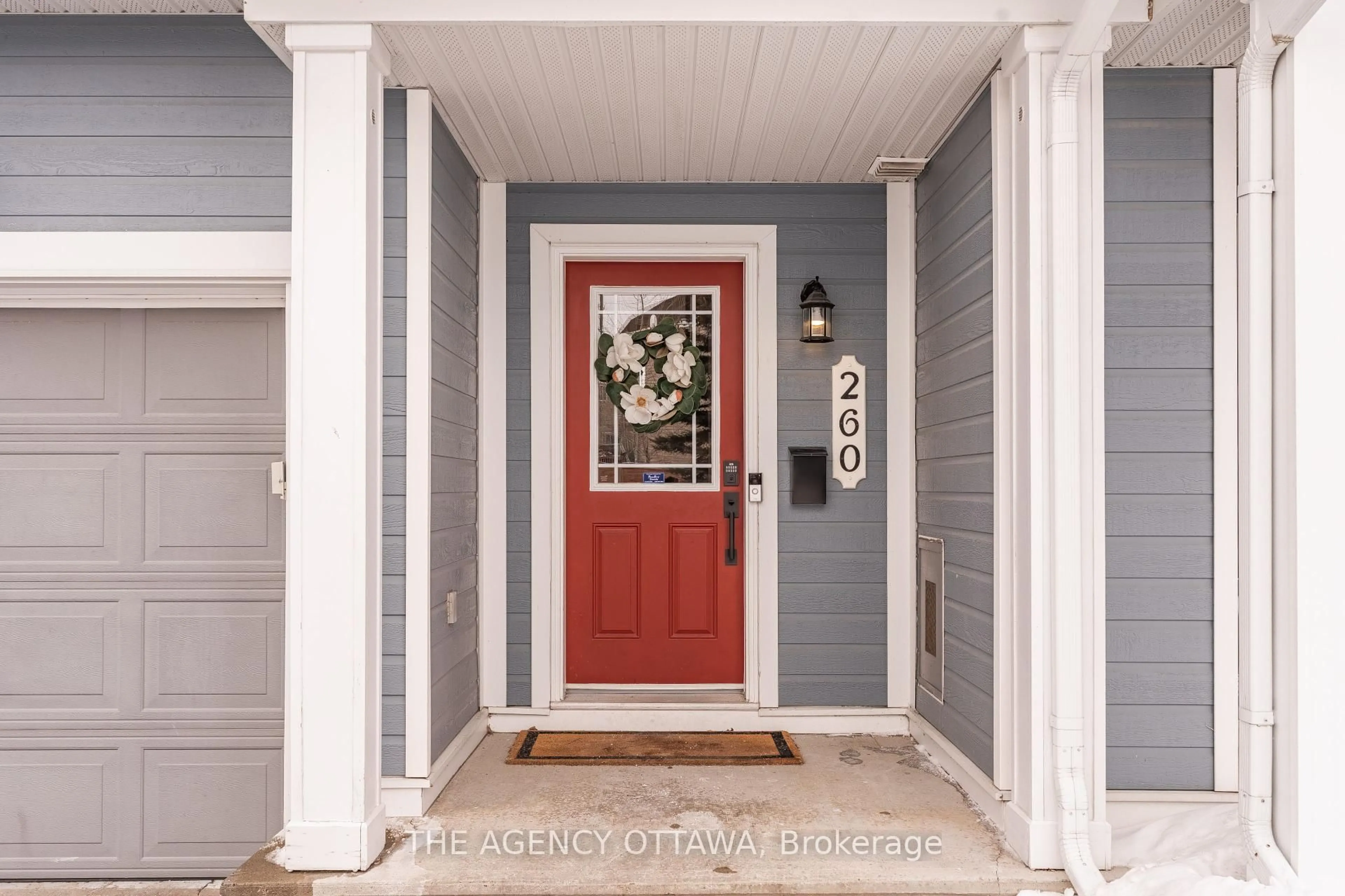 Indoor entryway for 260 Catamount Crt, Kanata Ontario K2M 0A9