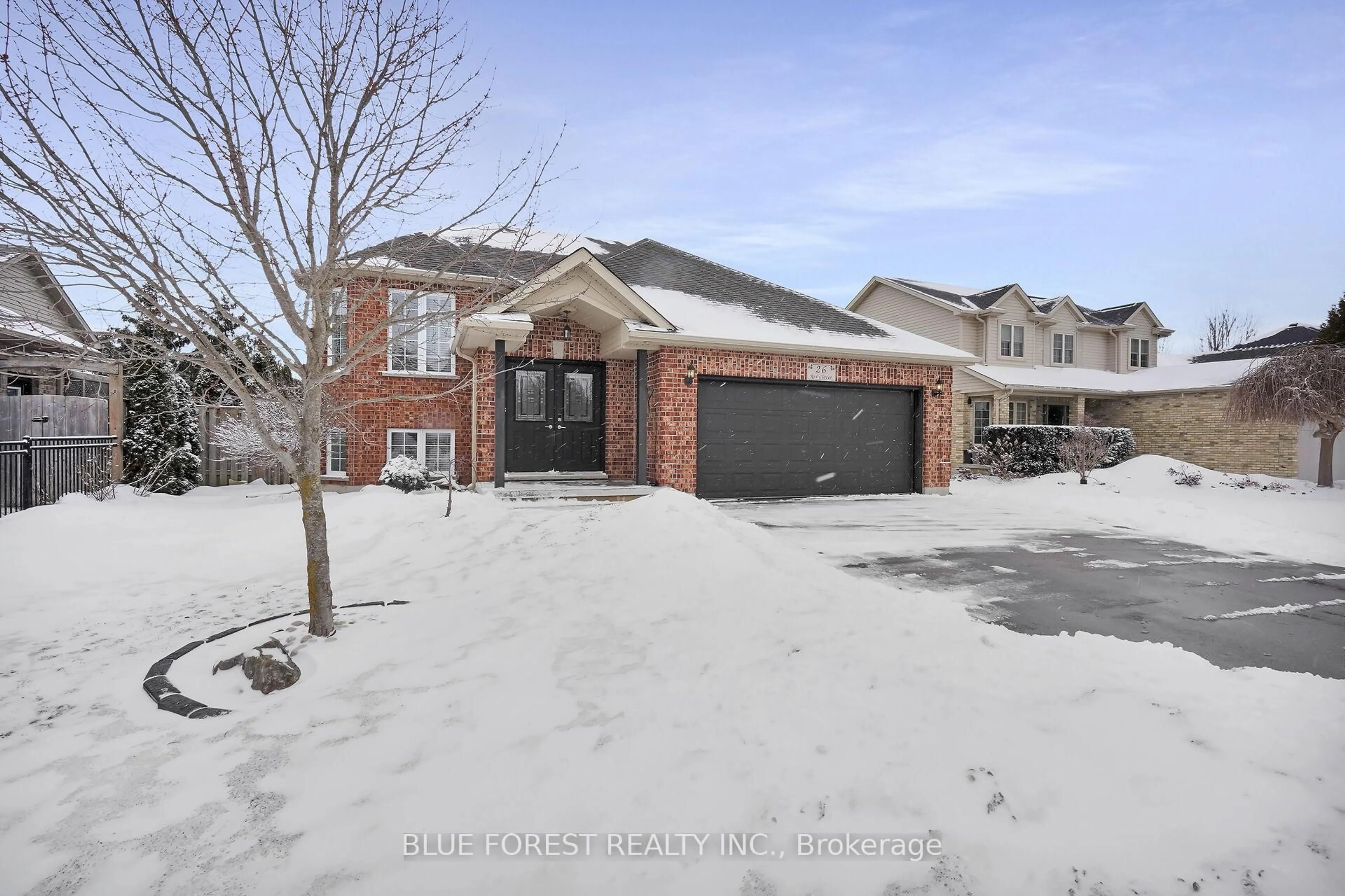 A pic from outside/outdoor area/front of a property/back of a property/a pic from drone, street for 26 Red Clover Crt, Middlesex Centre Ontario N0M 2A0