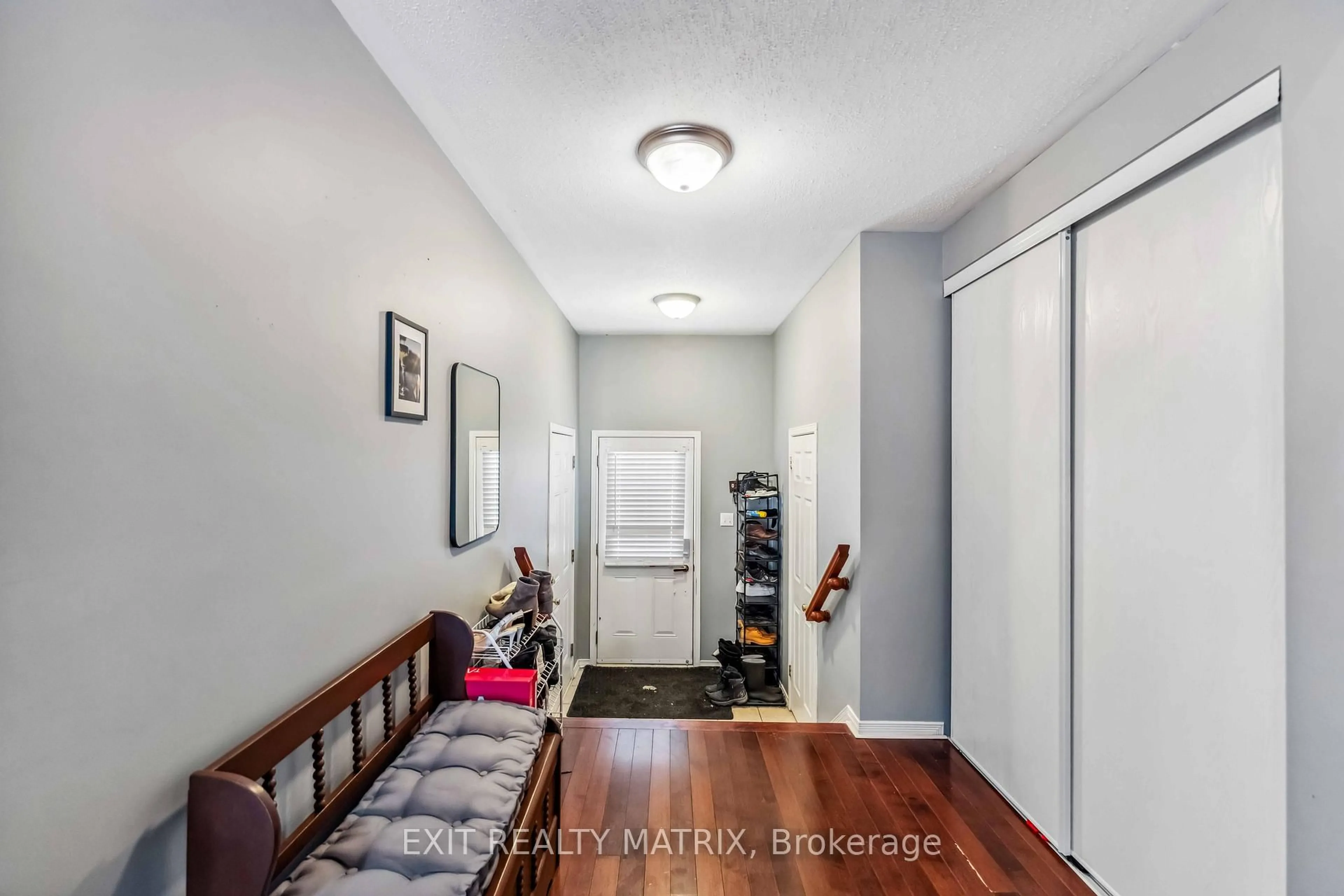 Indoor entryway for 734 Crowberry St, Orleans - Cumberland and Area Ontario K4A 0B1