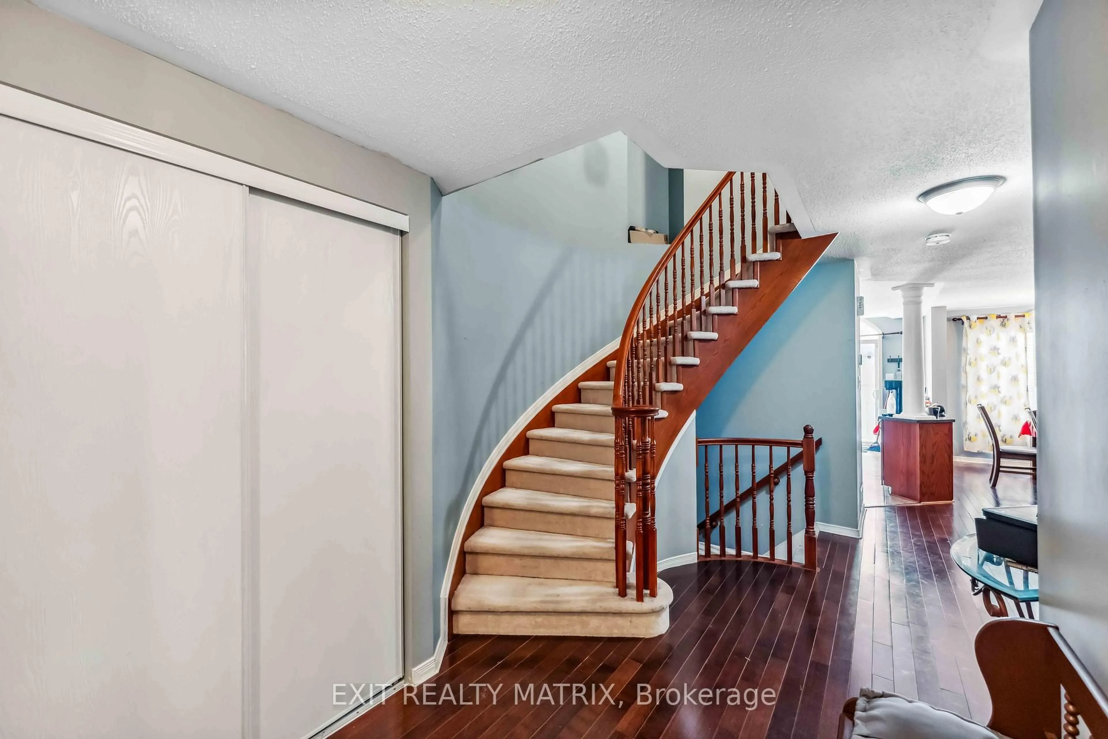 Indoor entryway for 734 Crowberry St, Orleans - Cumberland and Area Ontario K4A 0B1