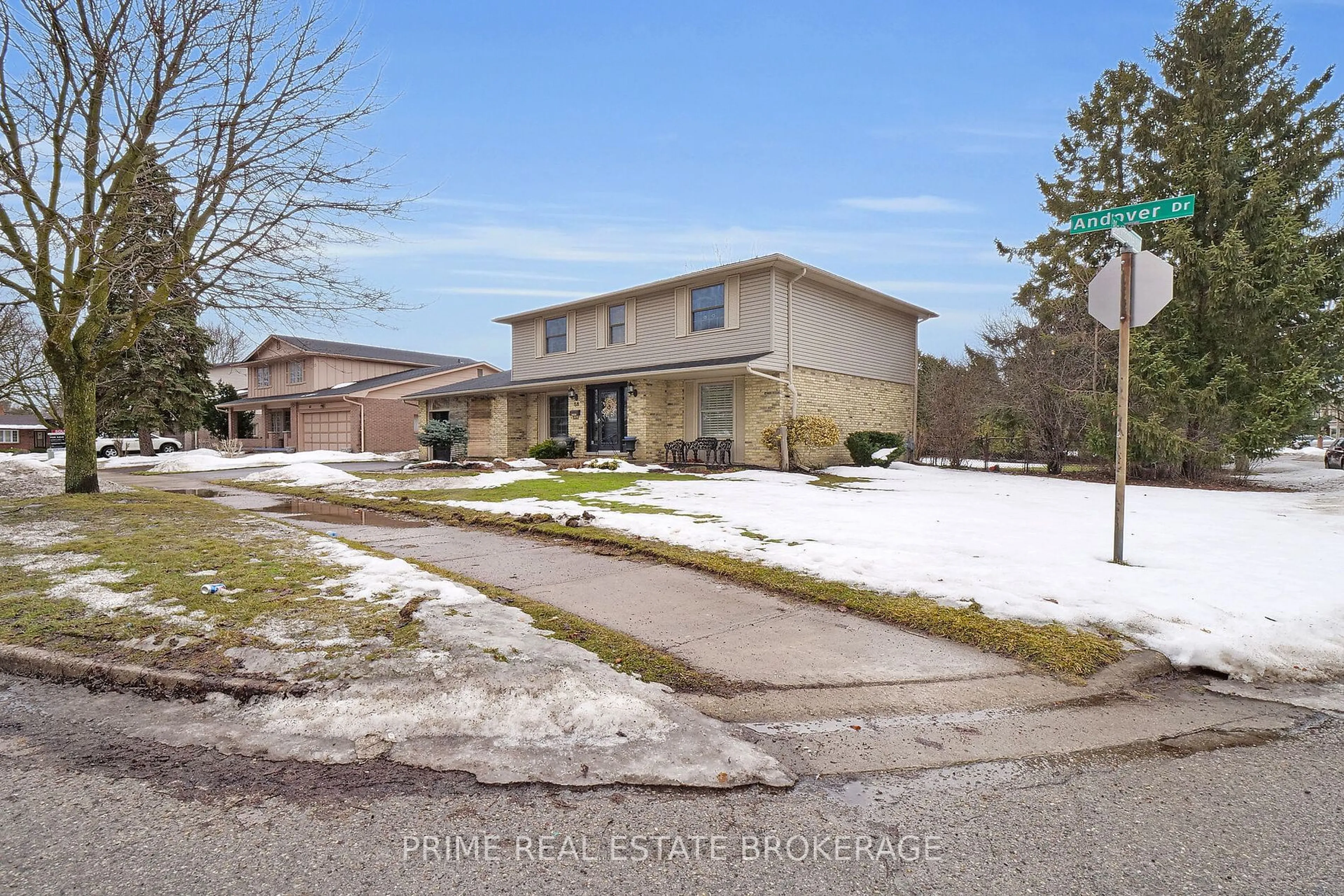 A pic from outside/outdoor area/front of a property/back of a property/a pic from drone, street for 58 Andover Dr, London South Ontario N6J 3X1