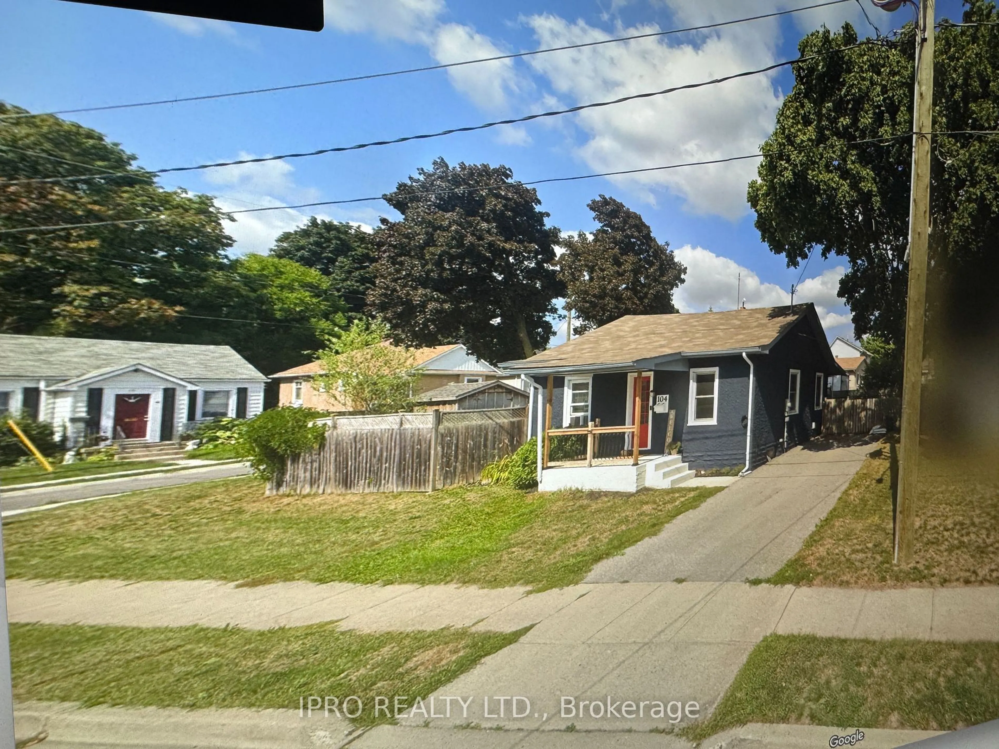 A pic from outside/outdoor area/front of a property/back of a property/a pic from drone, street for 104 First Ave, Cambridge Ontario N1S 2B3