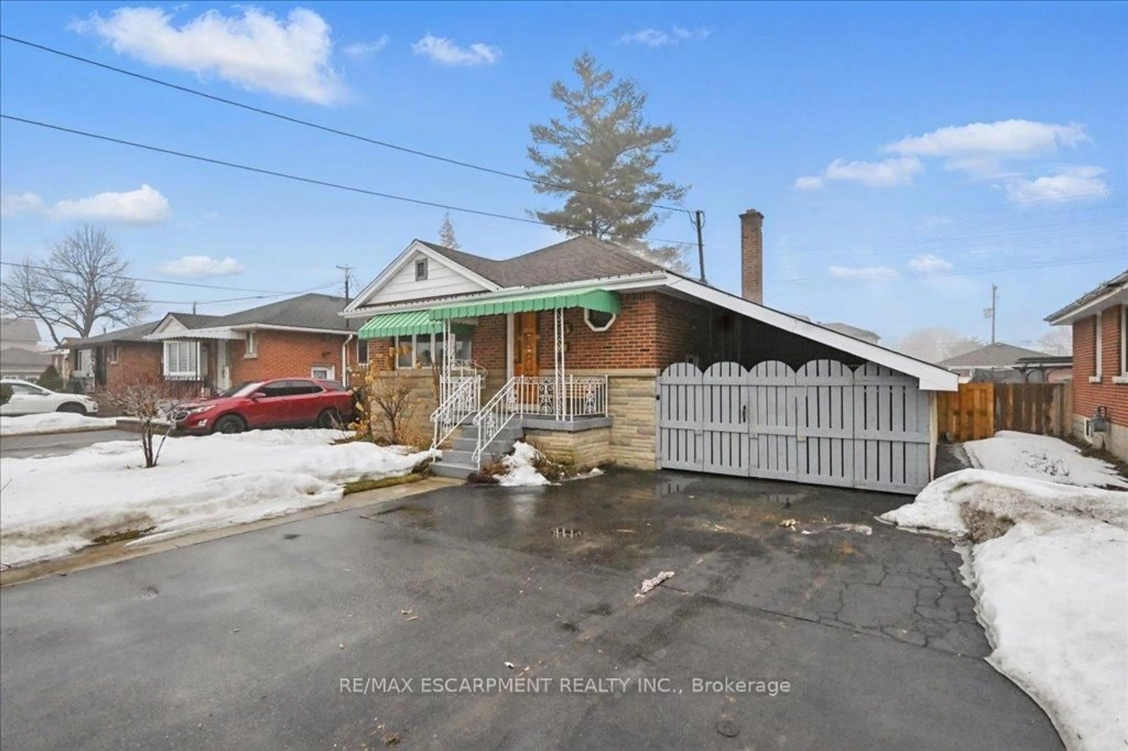 A pic from outside/outdoor area/front of a property/back of a property/a pic from drone, street for 503 Upper Gage Ave, Hamilton Ontario L8V 4J4