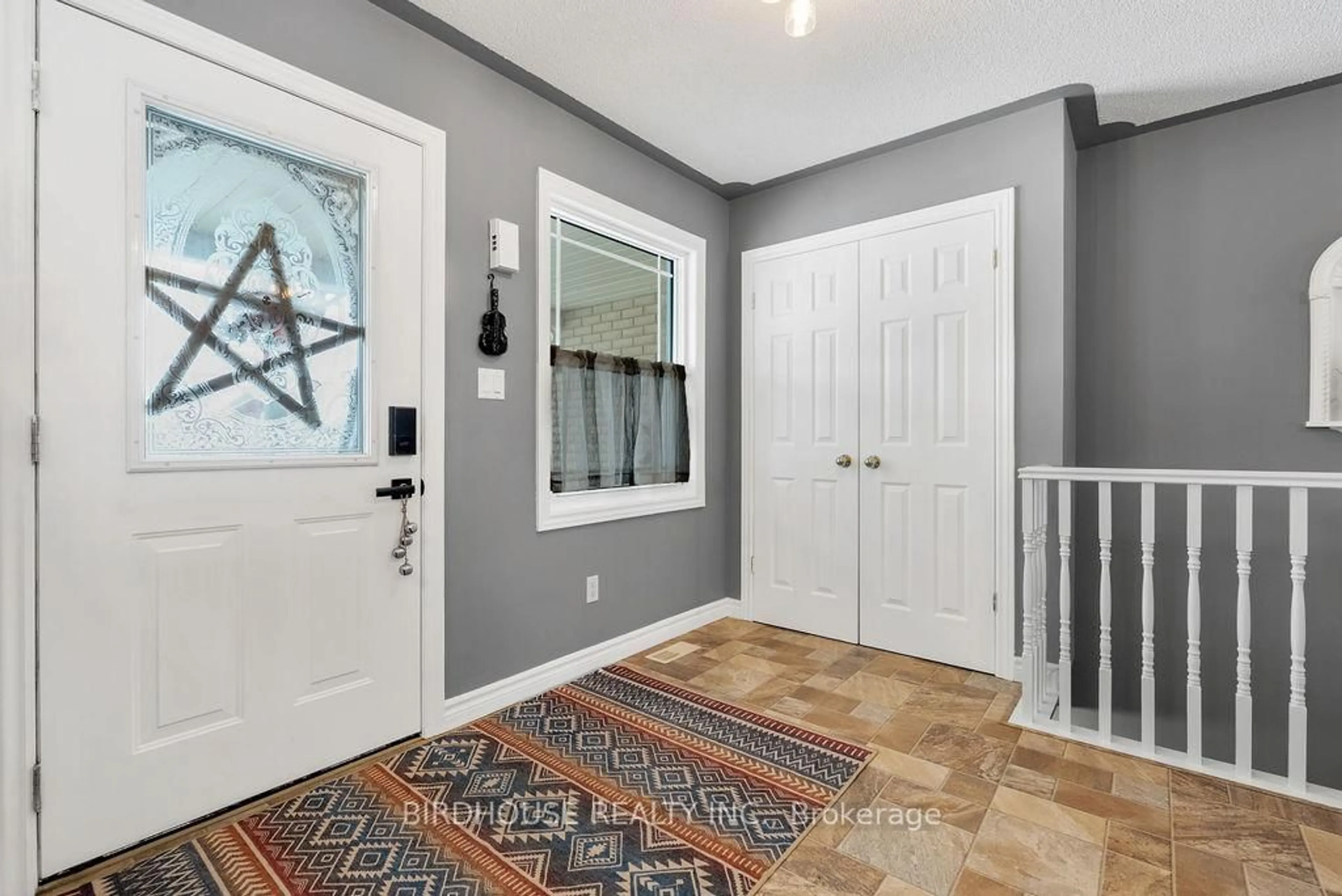 Indoor entryway for 14 Dormer Rd, Kawartha Lakes Ontario K9V 6H8