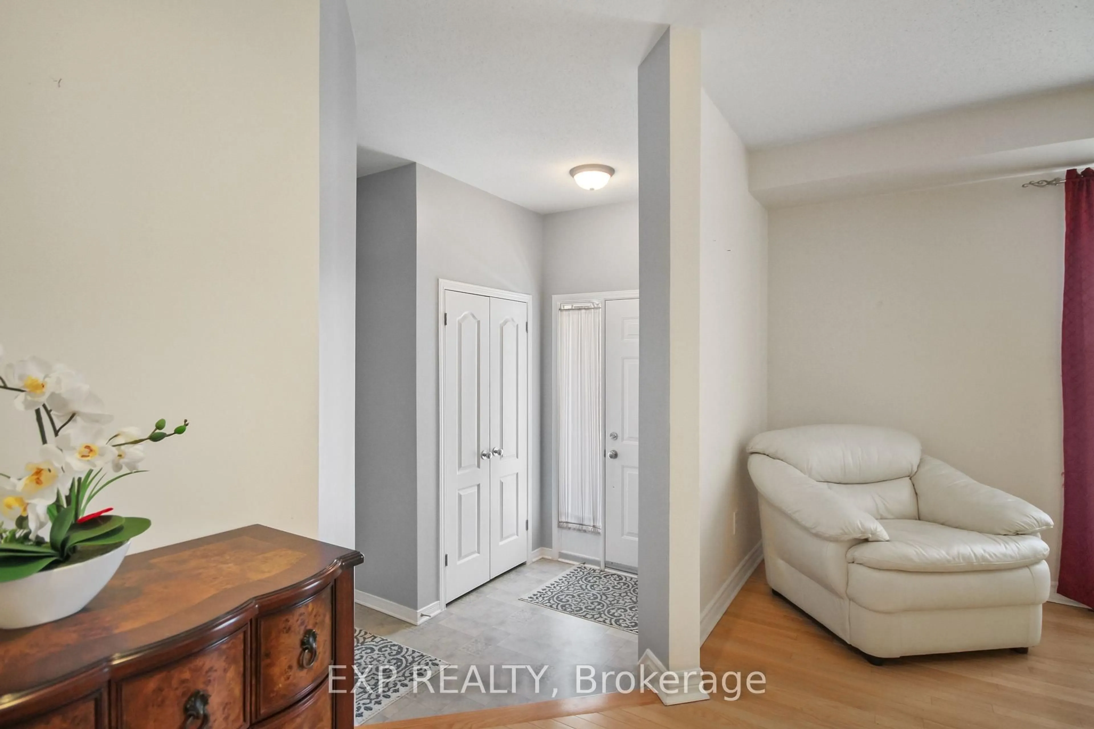 Indoor entryway for 618 Beatrice Dr, Barrhaven Ontario K2J 5N9