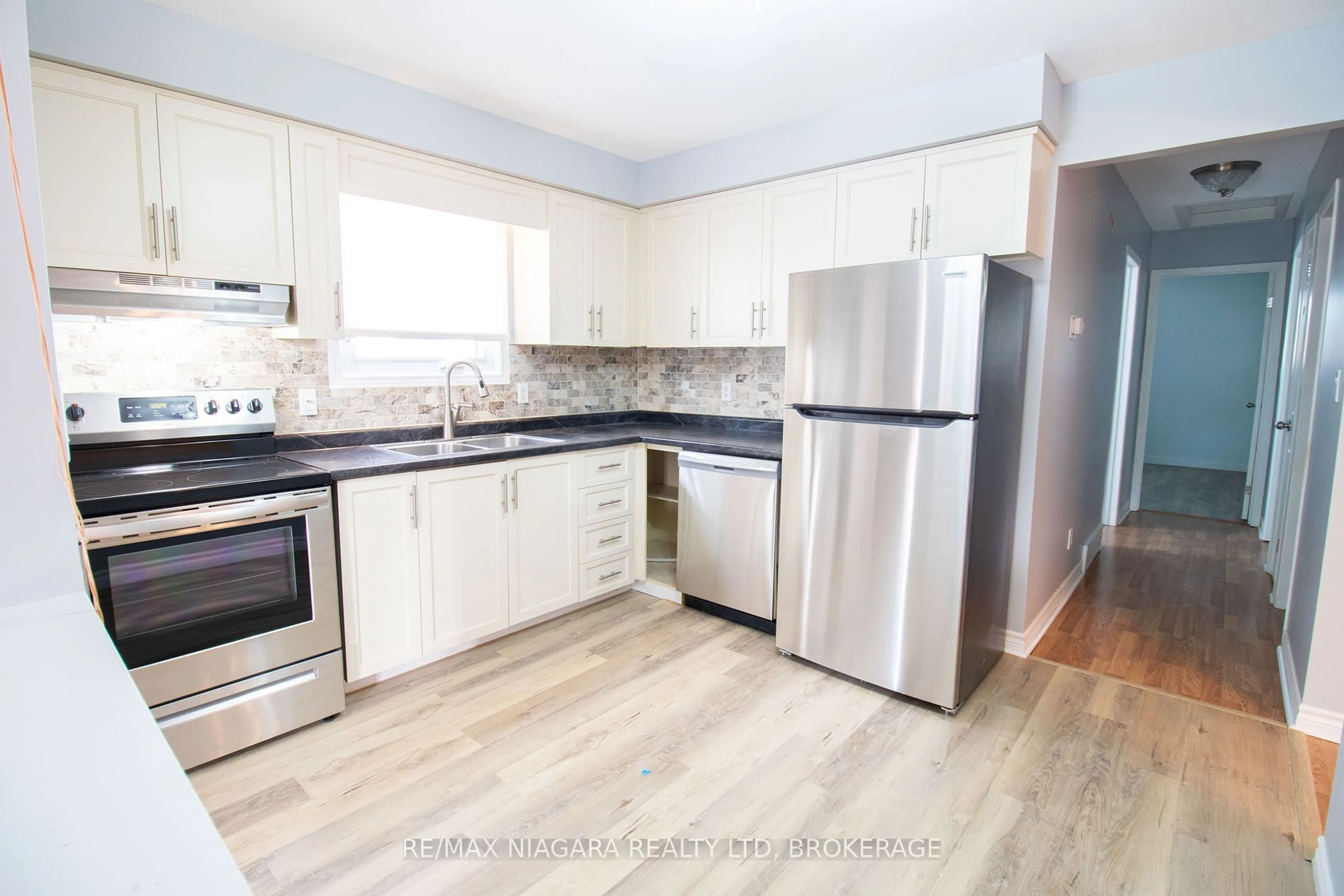 Standard kitchen, wood/laminate floor for 8 Rainbow Crt, Welland Ontario L3C 6R3