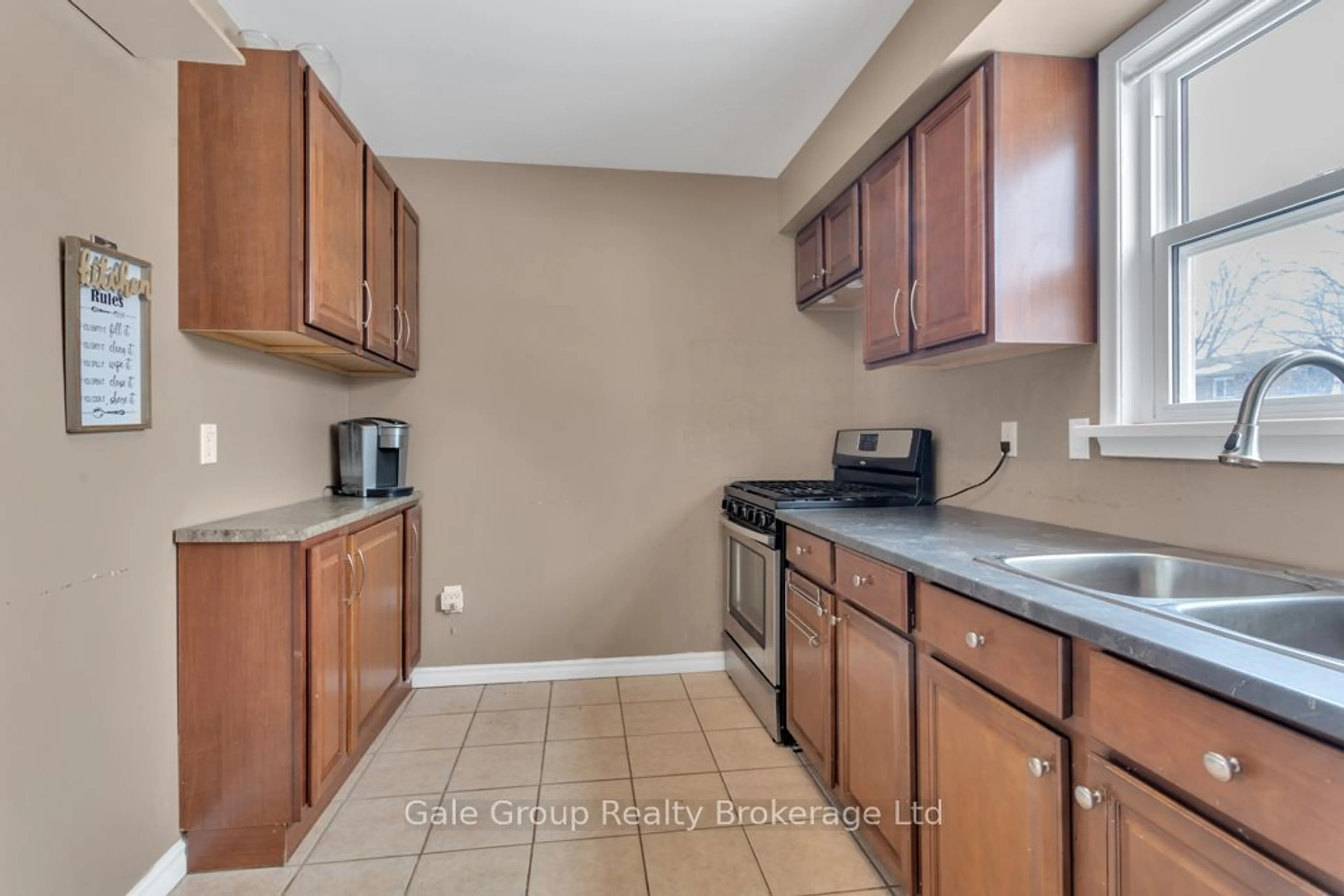 Standard kitchen, ceramic/tile floor for 1012 B Nesbitt Cres, Woodstock Ontario N4S 7P1