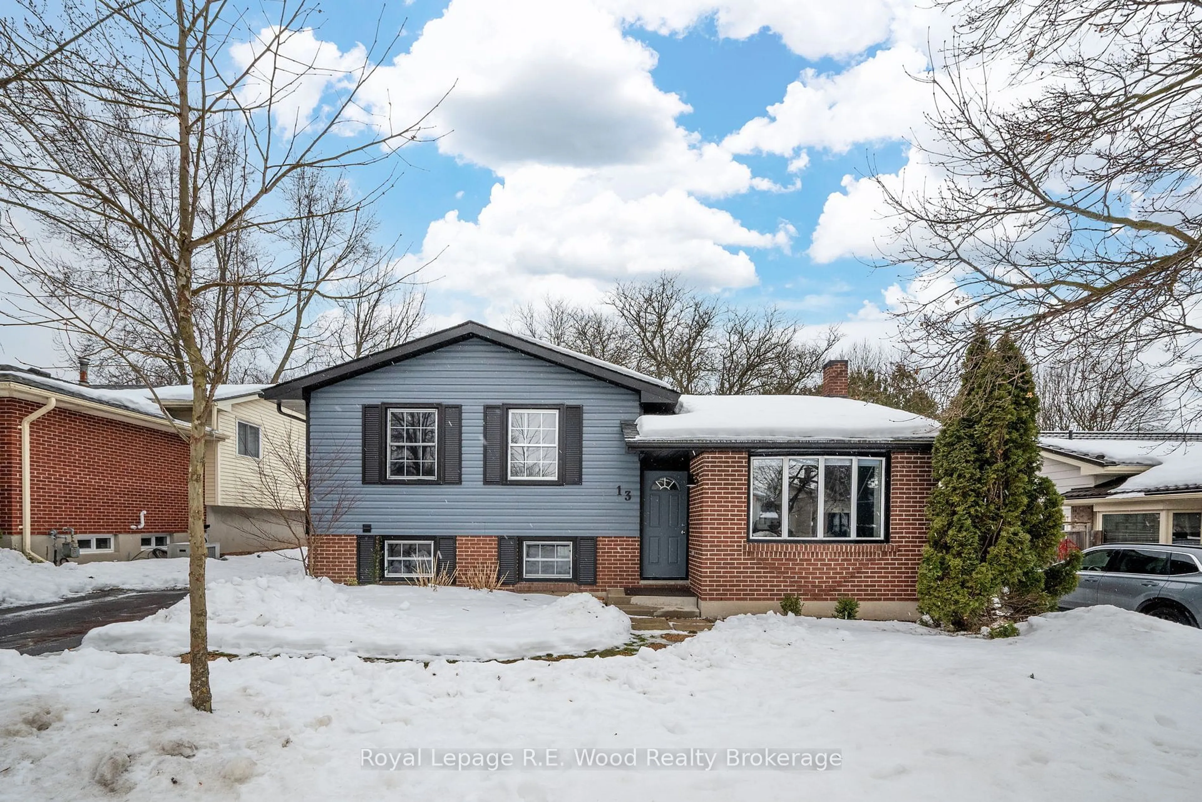 Home with vinyl exterior material, street for 13 Sandalwood Cres, London North Ontario N6G 2Z6