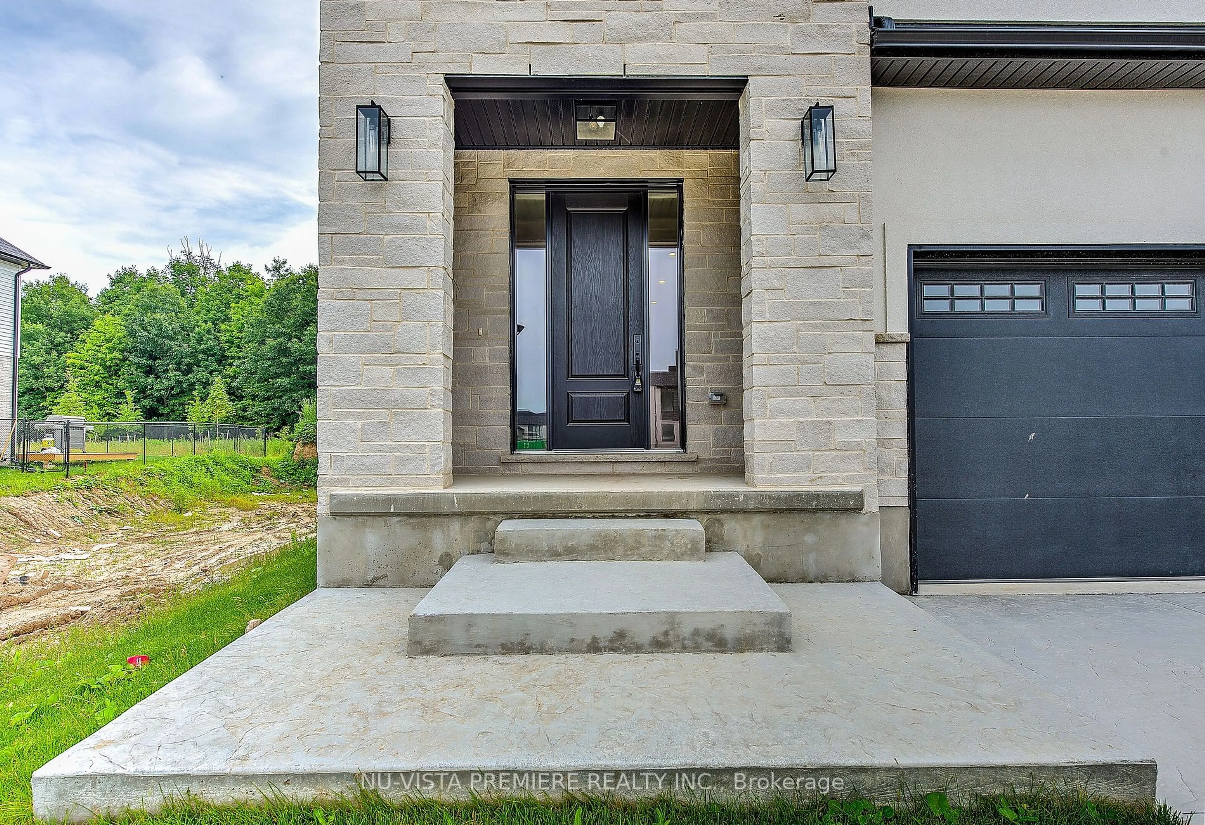 Indoor entryway for 2693 HEARDCREEK Tr, London North Ontario N6G 0Z8