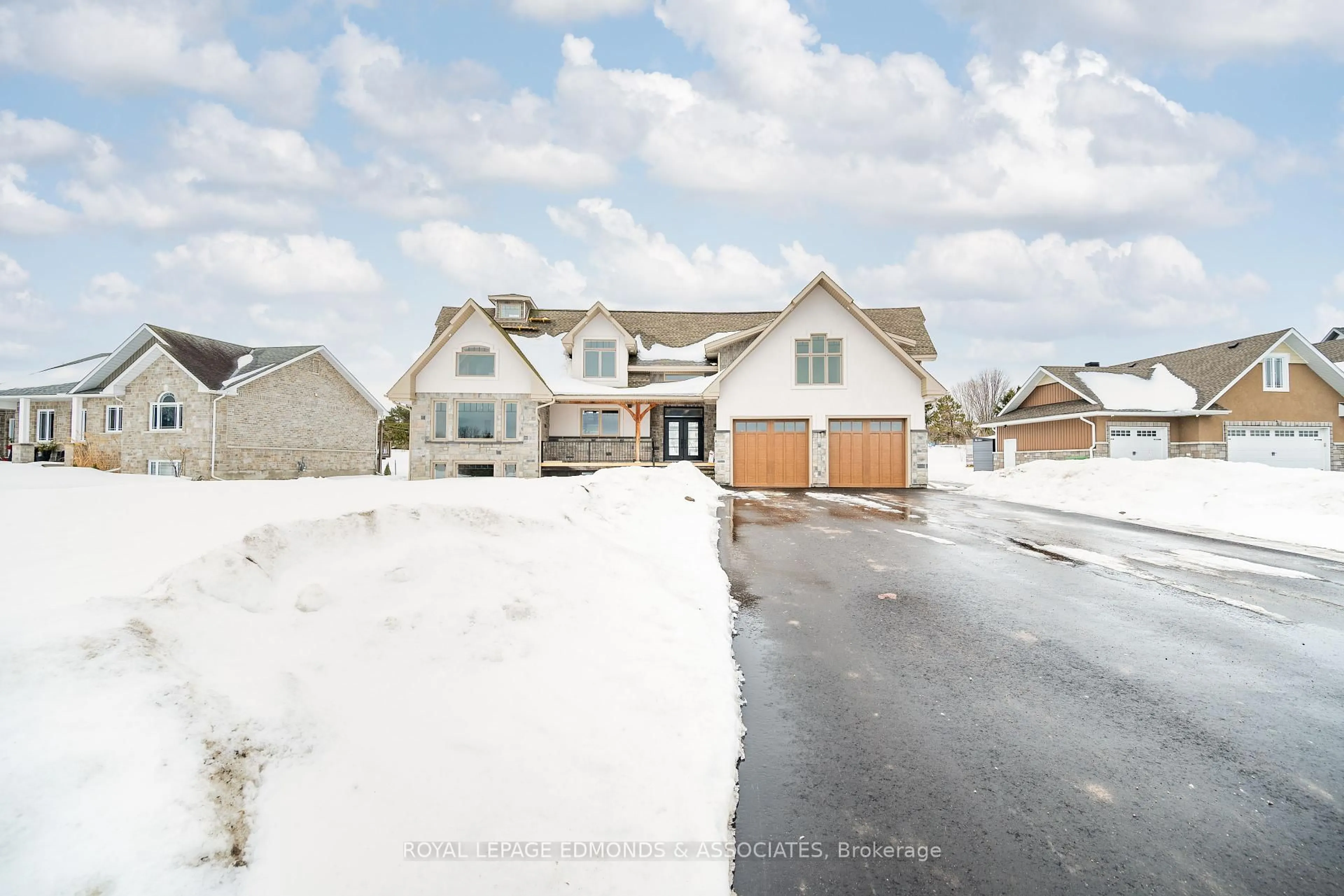 A pic from outside/outdoor area/front of a property/back of a property/a pic from drone, street for 14 Fairway Dr, Petawawa Ontario K8A 8N2