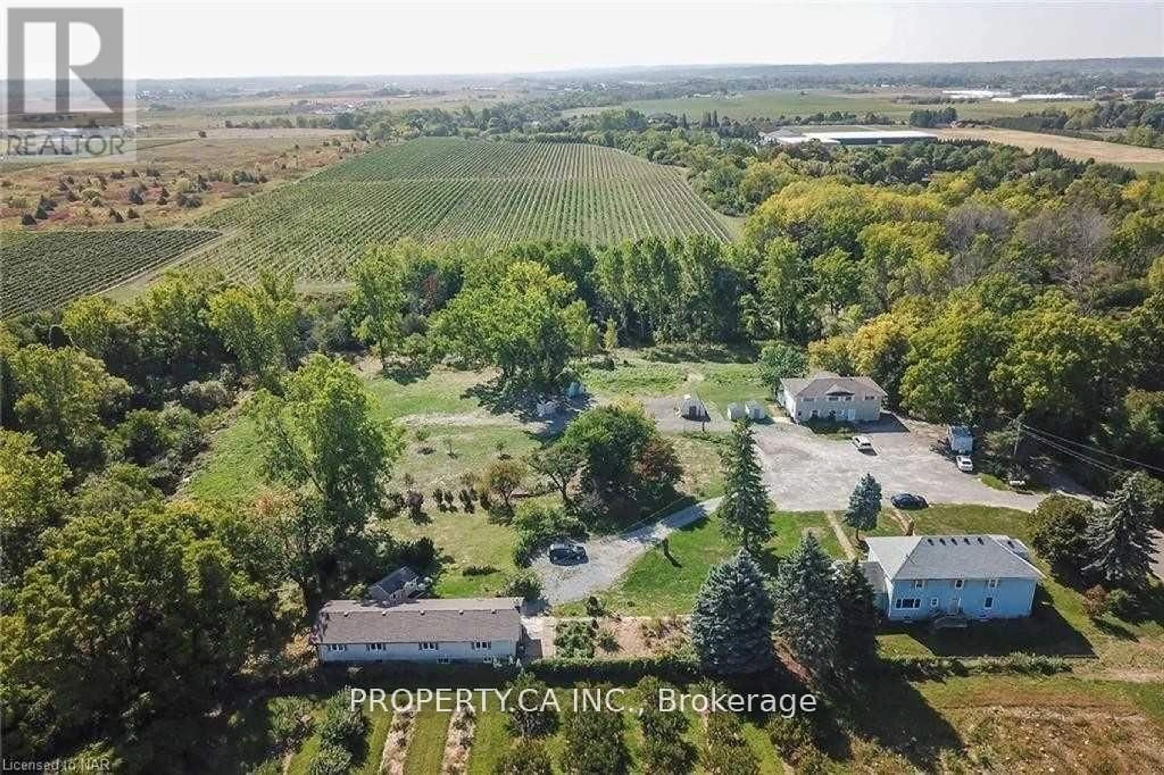 A pic from outside/outdoor area/front of a property/back of a property/a pic from drone, water/lake/river/ocean view for 1800+ Fifth St, St. Catharines Ontario L2R 6P9