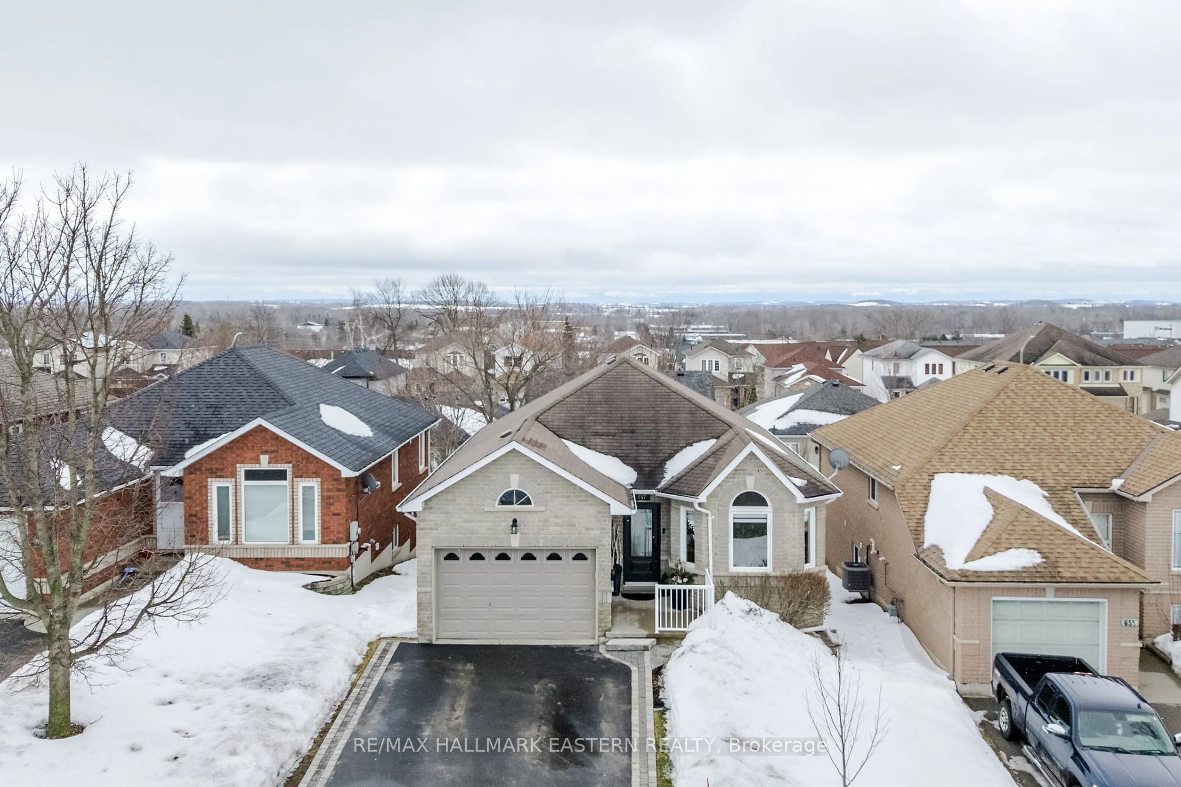 A pic from outside/outdoor area/front of a property/back of a property/a pic from drone, unknown for 657 Trailview Dr, Peterborough Ontario K9J 8P1