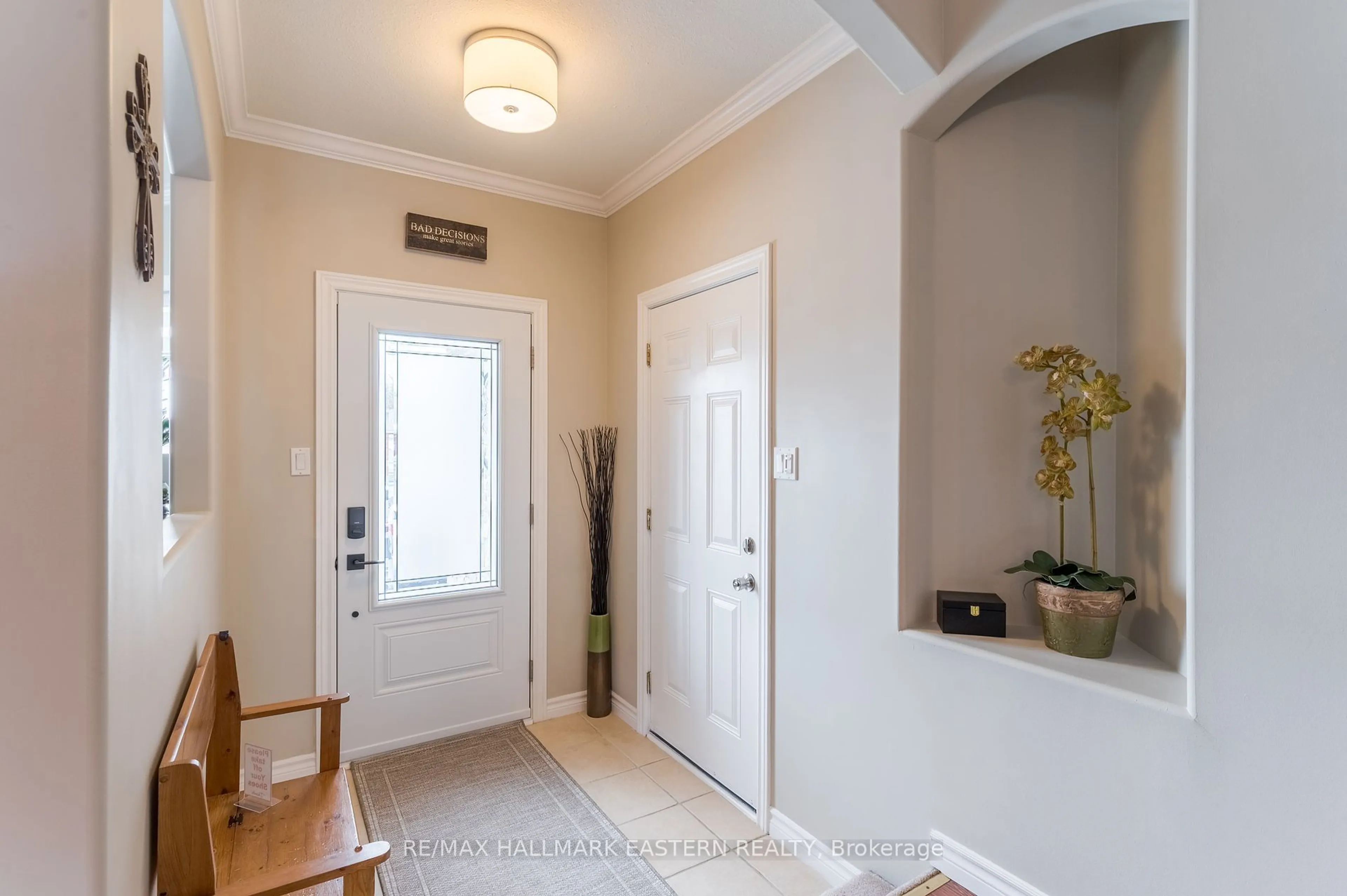 Indoor entryway for 657 Trailview Dr, Peterborough Ontario K9J 8P1