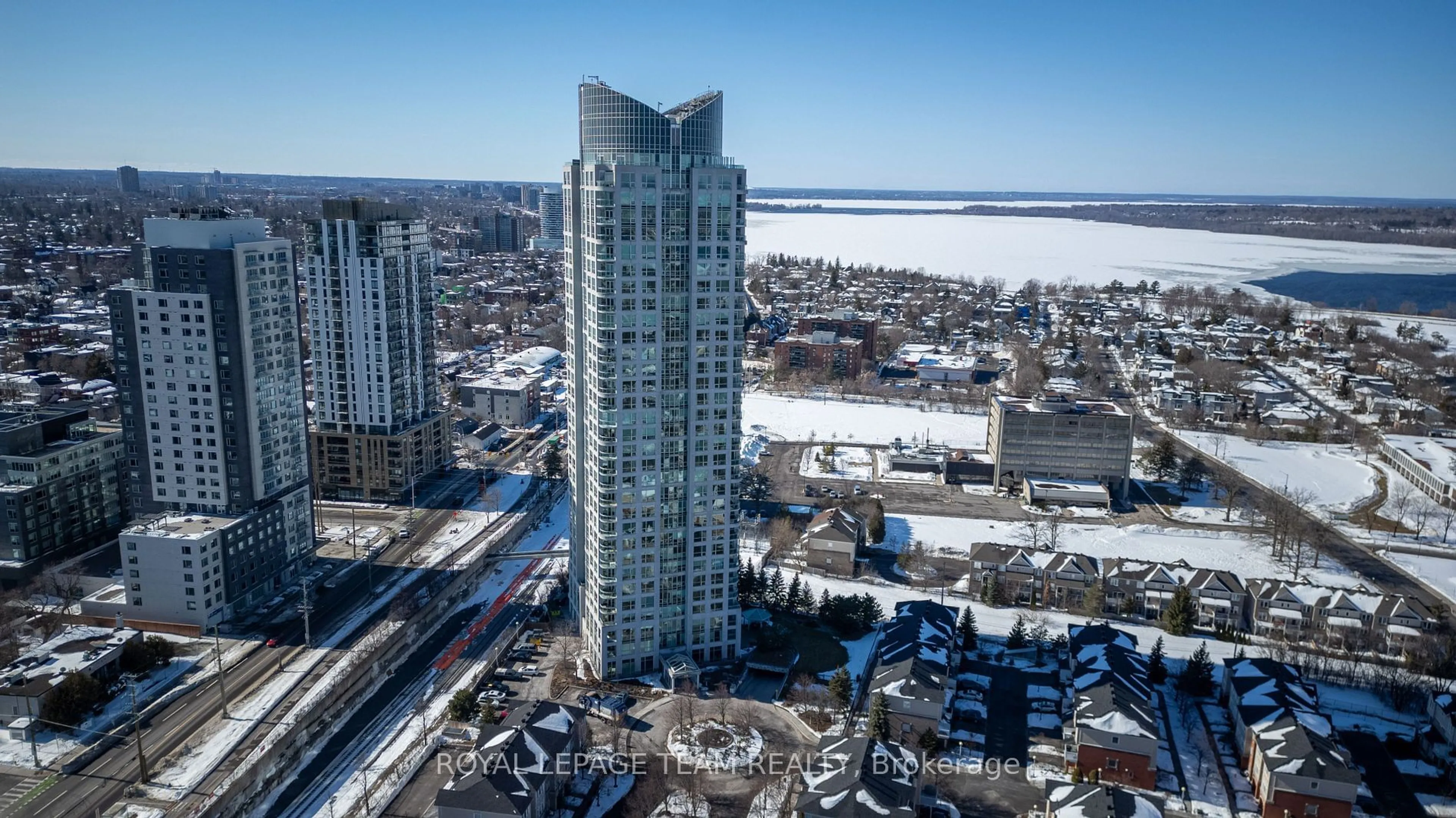 A pic from outside/outdoor area/front of a property/back of a property/a pic from drone, city buildings view from balcony for 38 Metropole #3203, Westboro - Hampton Park Ontario K1Z 1E9