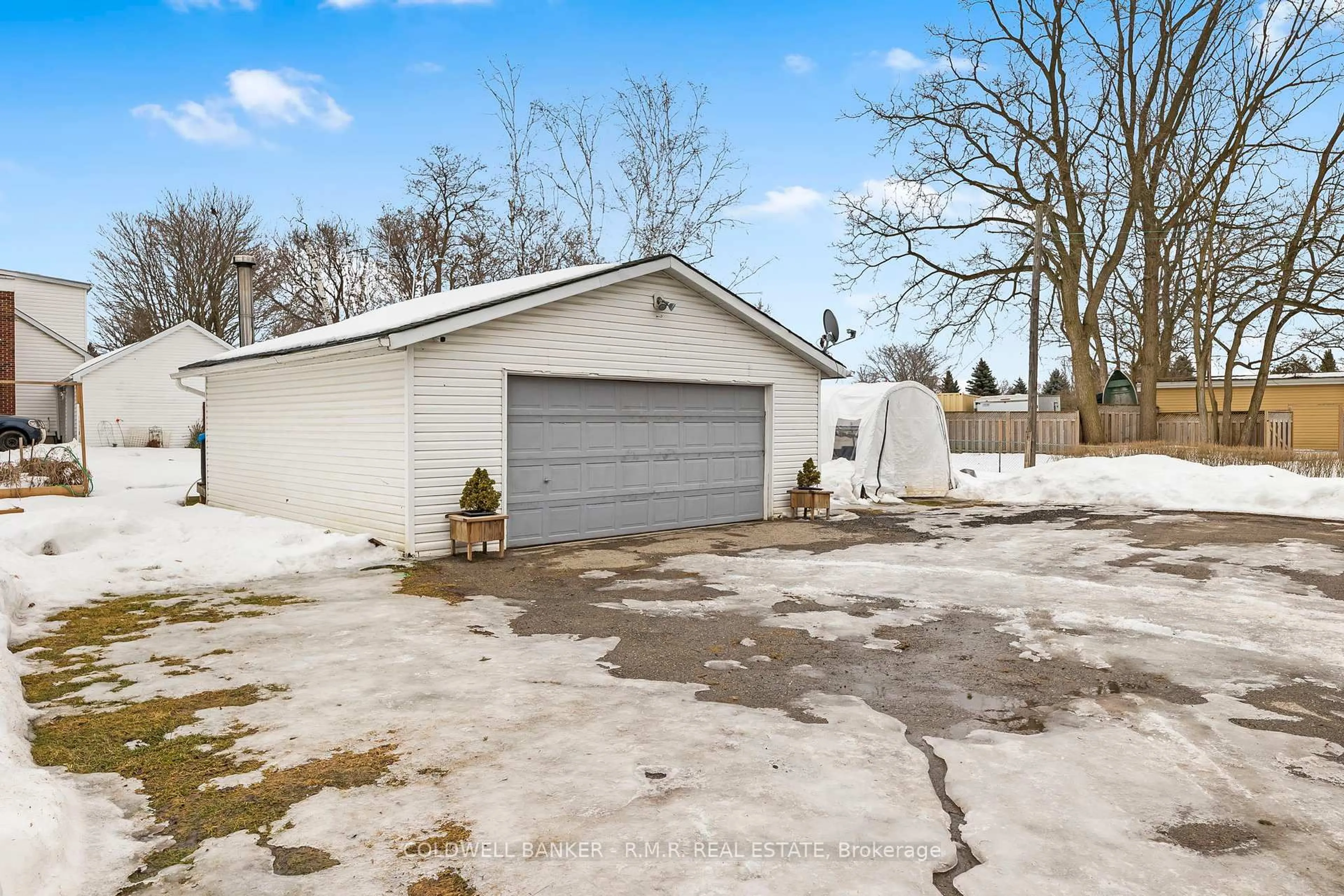 Indoor garage for 4643 Dale Rd, Port Hope Ontario L1A 3V5