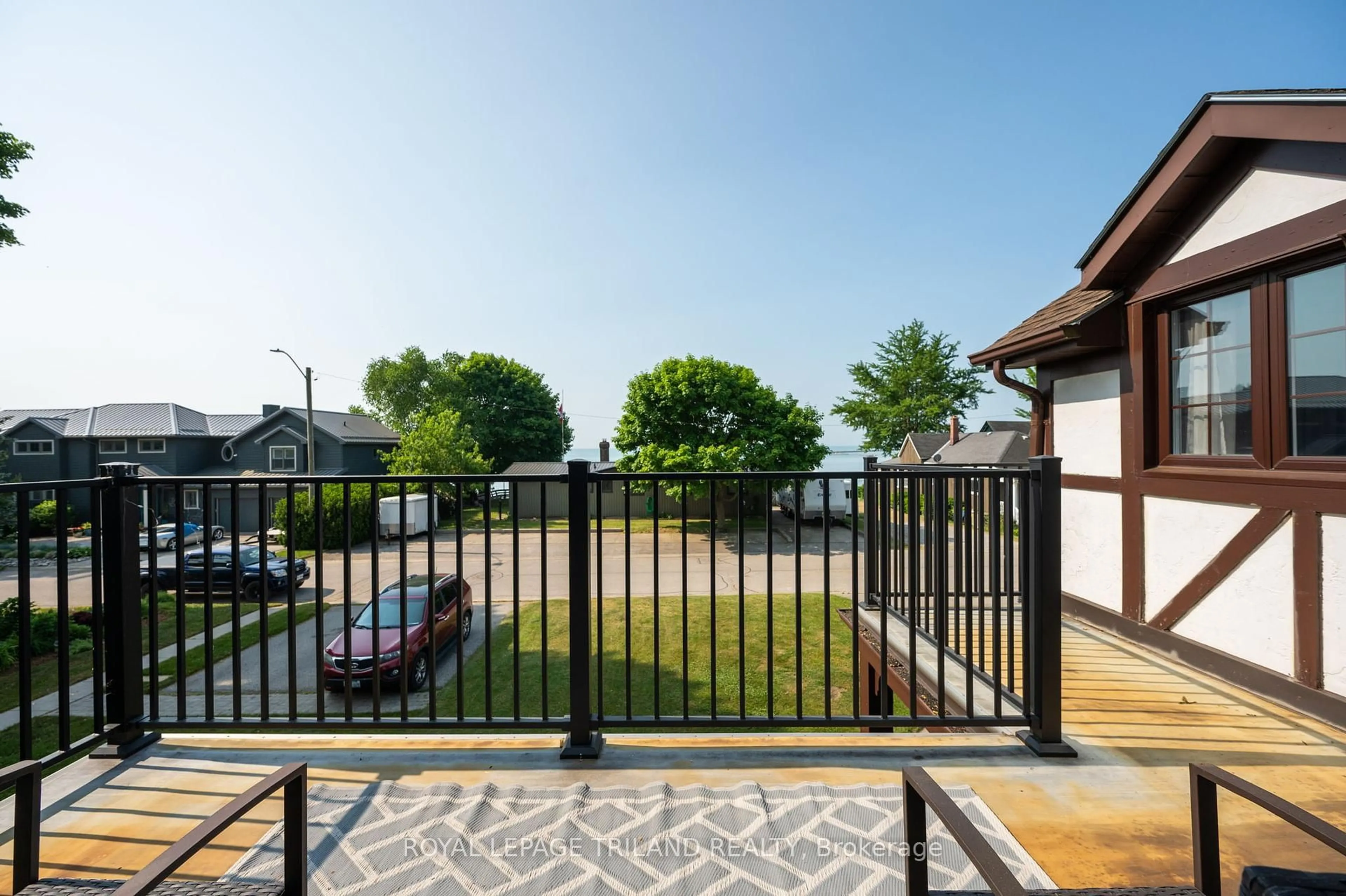 Patio, street for 215 Kitchener Ave, Central Elgin Ontario N5L 1A3