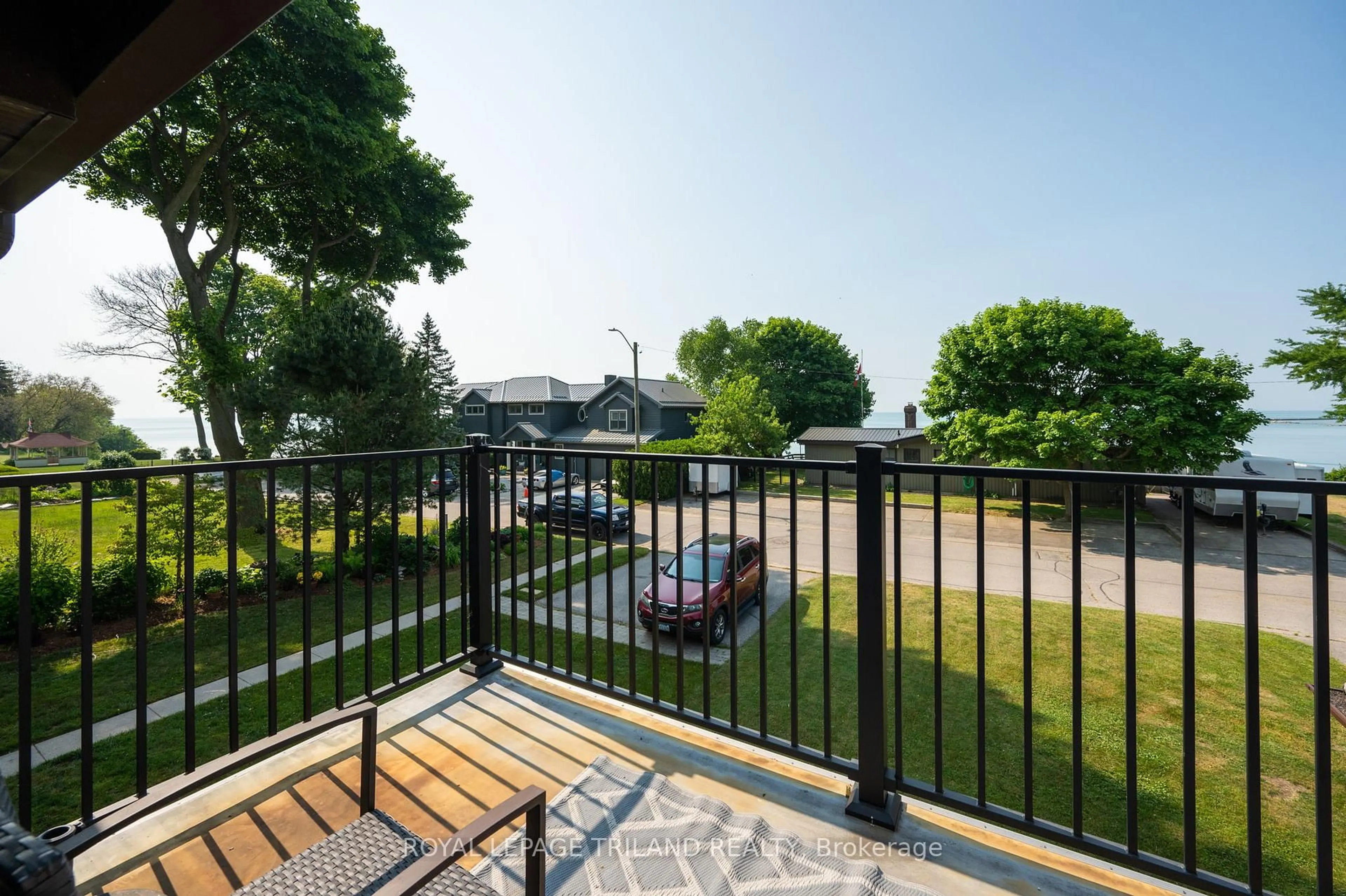 Patio, unknown for 215 Kitchener Ave, Central Elgin Ontario N5L 1A3