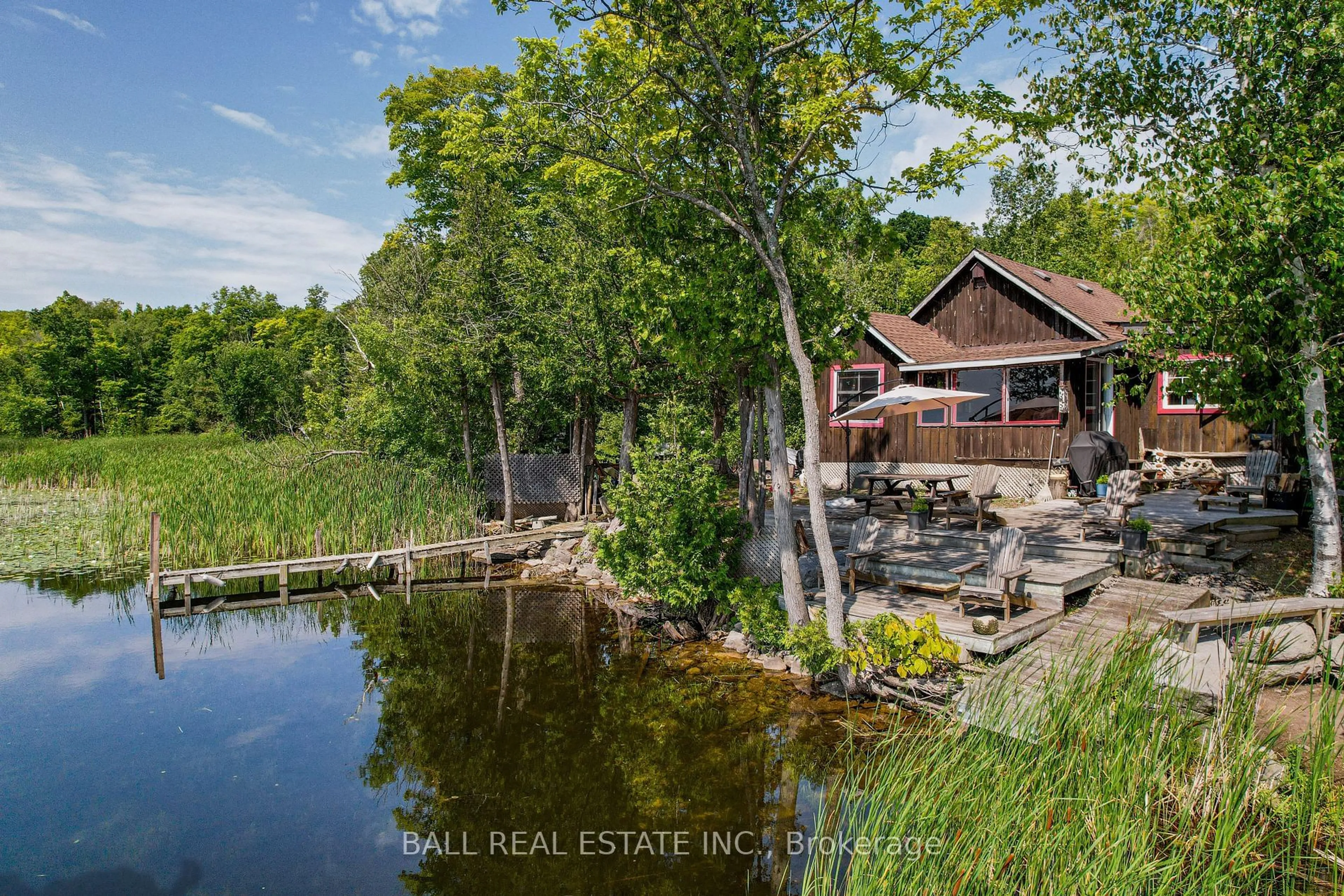 A pic from outside/outdoor area/front of a property/back of a property/a pic from drone, water/lake/river/ocean view for 116B Mukwa Bay Estates Rd, Curve Lake First Nation 35 Ontario K0L 1J0