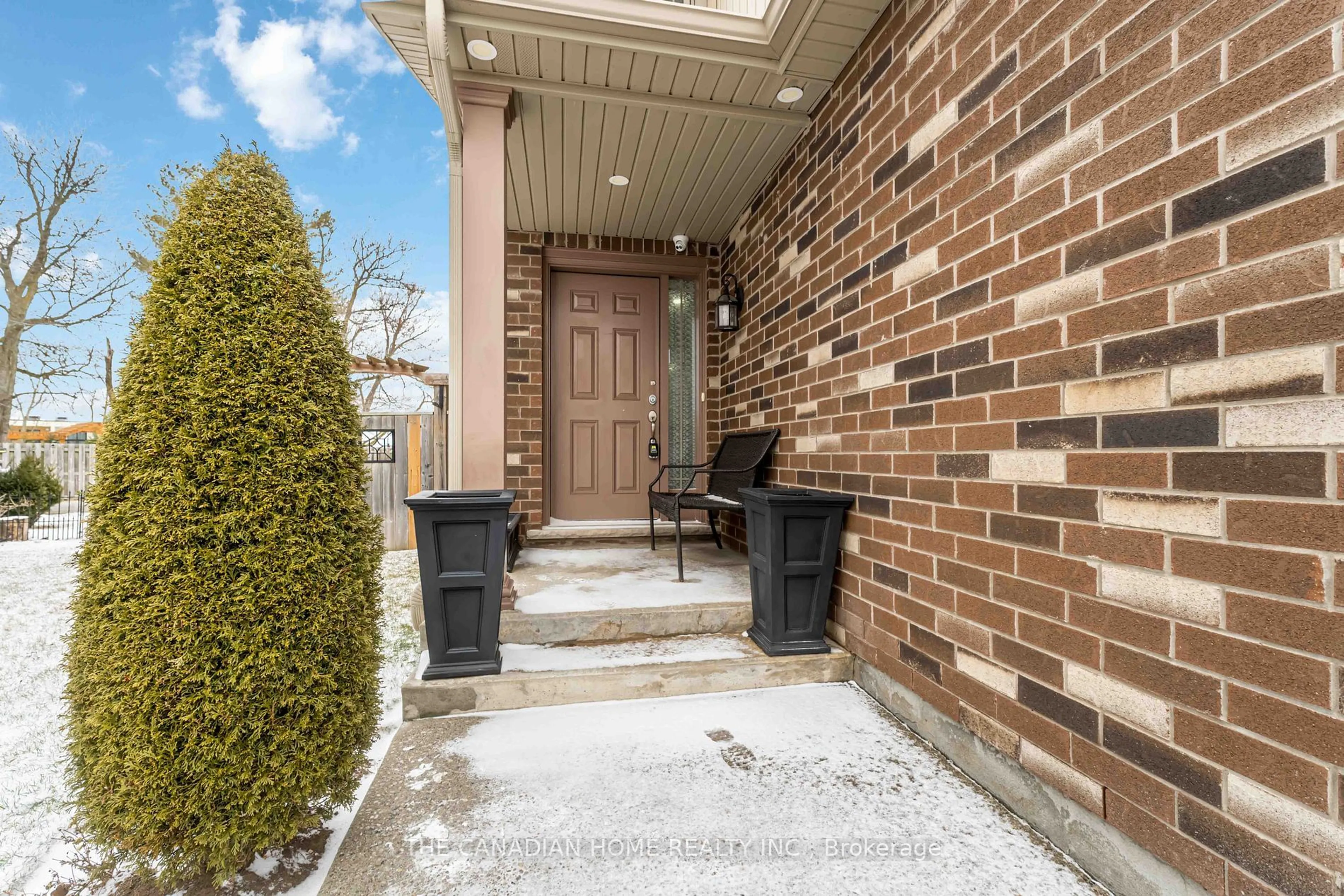 Patio, street for 8481 Jennifer Cres, Niagara Falls Ontario L2H 0J3